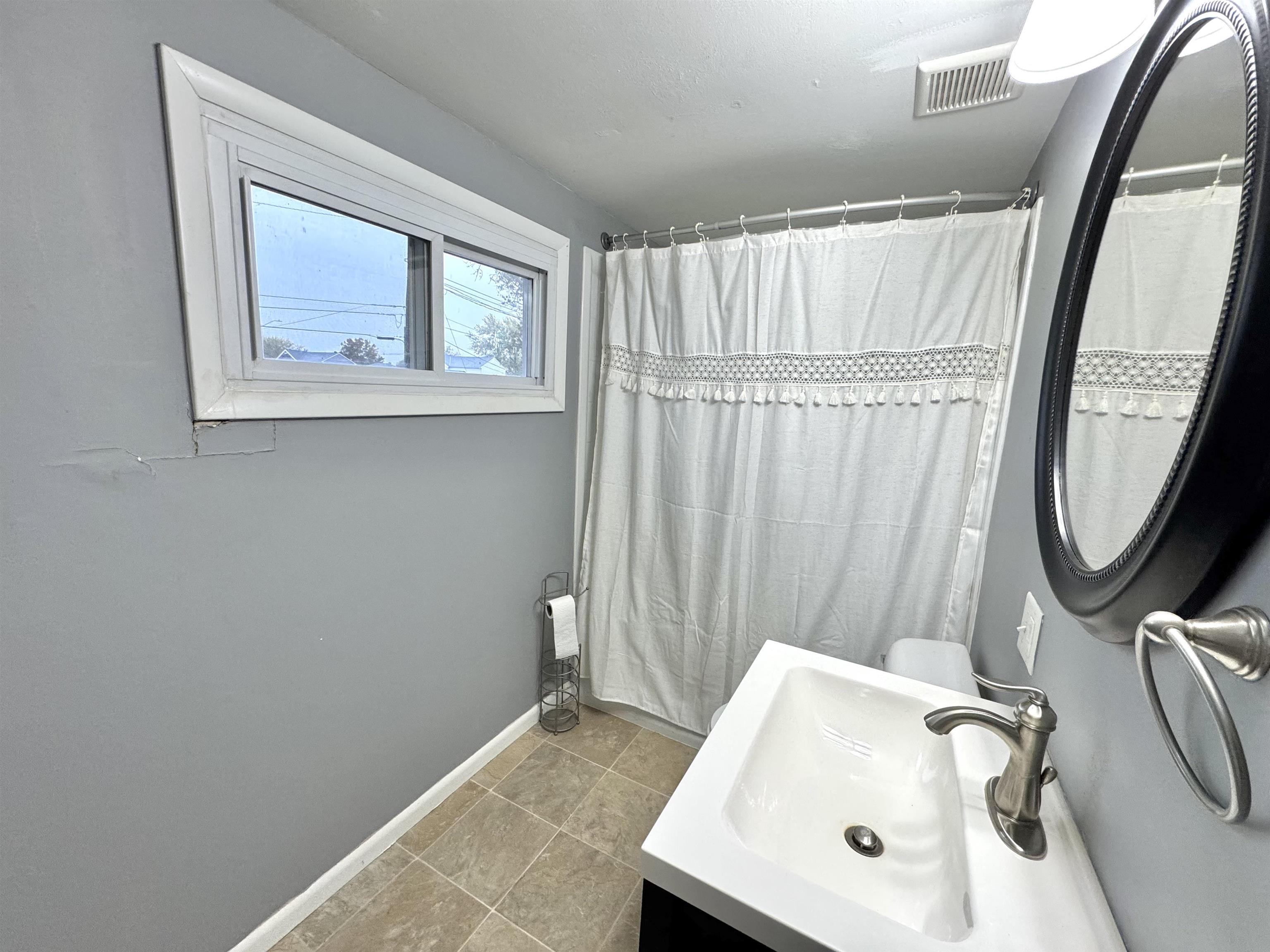 2820 Chippewa Dr, Owensboro, Kentucky 42301, 5 Bedrooms Bedrooms, ,2 BathroomsBathrooms,Single Family Residence,For Sale,Chippewa Dr,91079