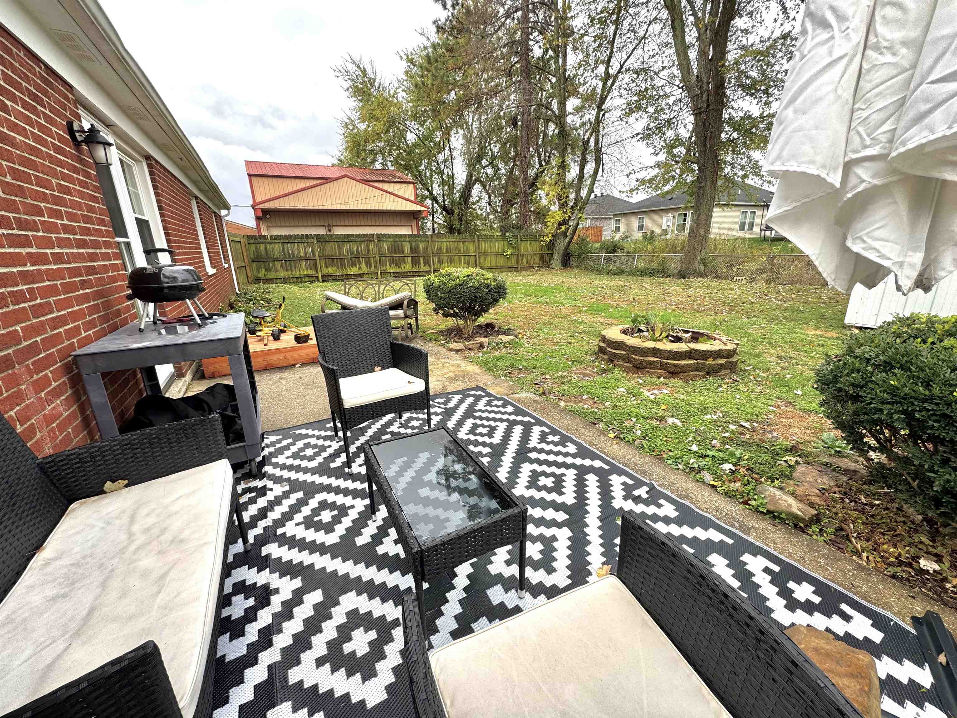 2820 Chippewa Dr, Owensboro, Kentucky 42301, 5 Bedrooms Bedrooms, ,2 BathroomsBathrooms,Single Family Residence,For Sale,Chippewa Dr,91079
