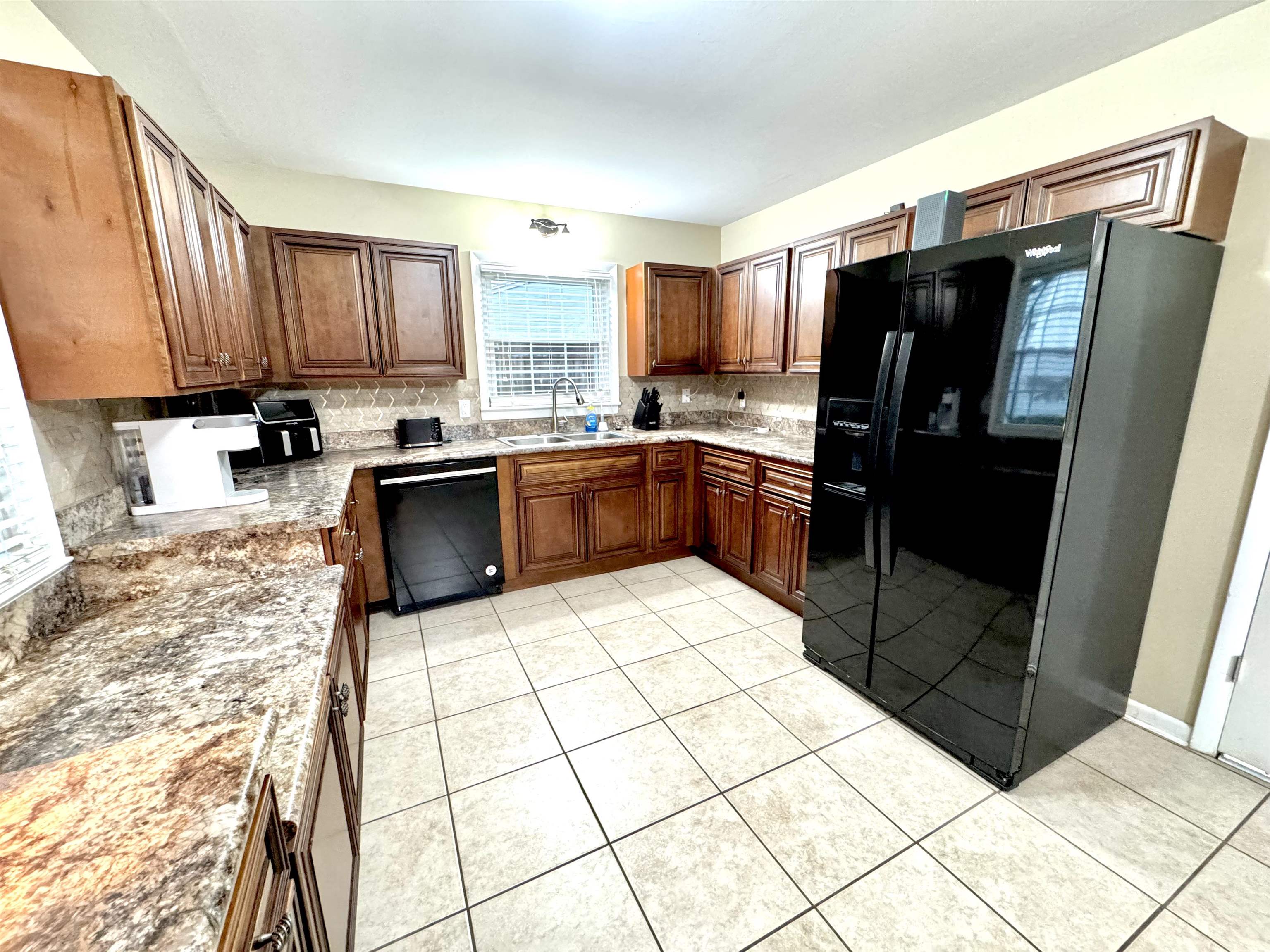 2820 Chippewa Dr, Owensboro, Kentucky 42301, 5 Bedrooms Bedrooms, ,2 BathroomsBathrooms,Single Family Residence,For Sale,Chippewa Dr,91079