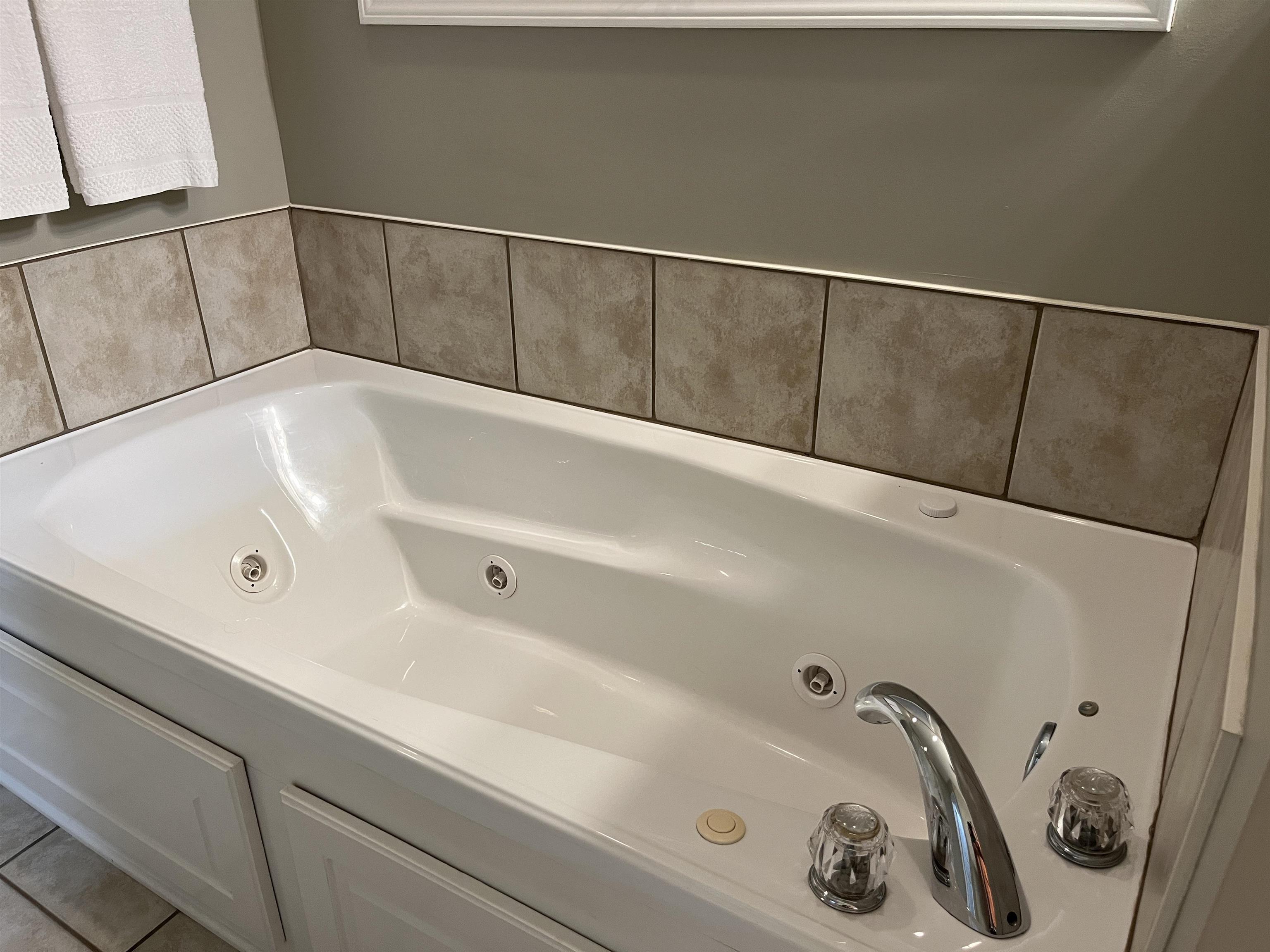3501 Idle Hour Ct, Owensboro, Kentucky 42303, 3 Bedrooms Bedrooms, ,2 BathroomsBathrooms,Single Family Residence,For Sale,Idle Hour Ct,91086