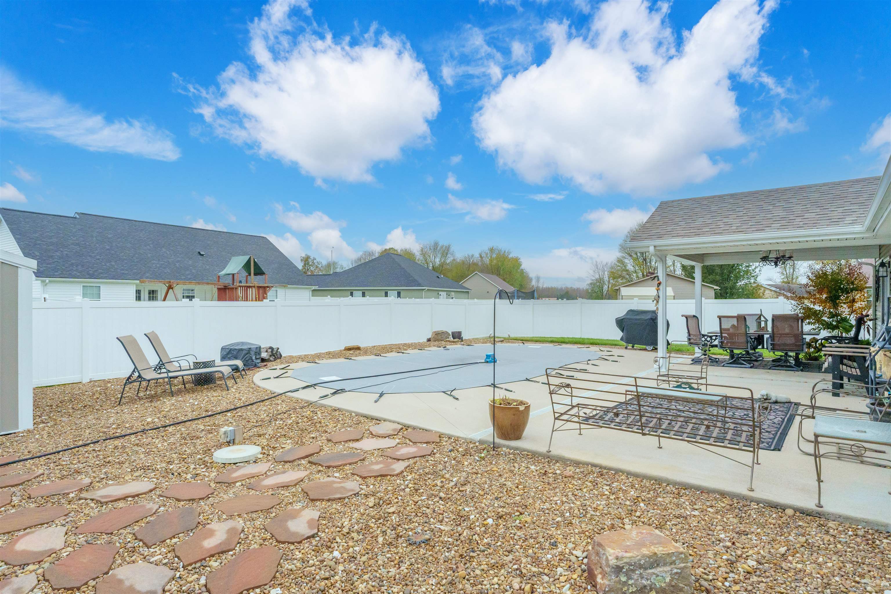 404 Bluegrass Dr, Lewisport, Kentucky 42351, 2 Bedrooms Bedrooms, ,2 BathroomsBathrooms,Single Family Residence,For Sale,Bluegrass Dr,91095