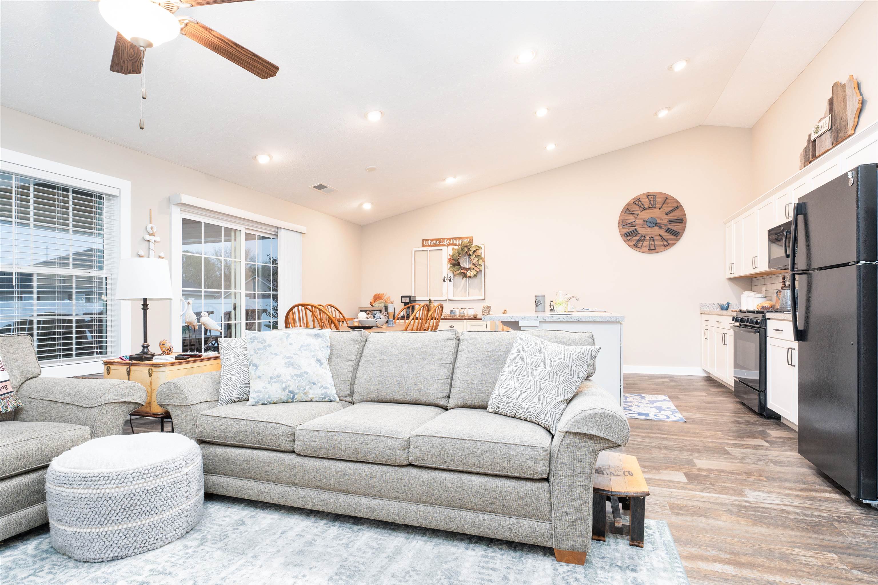 404 Bluegrass Dr, Lewisport, Kentucky 42351, 2 Bedrooms Bedrooms, ,2 BathroomsBathrooms,Single Family Residence,For Sale,Bluegrass Dr,91095
