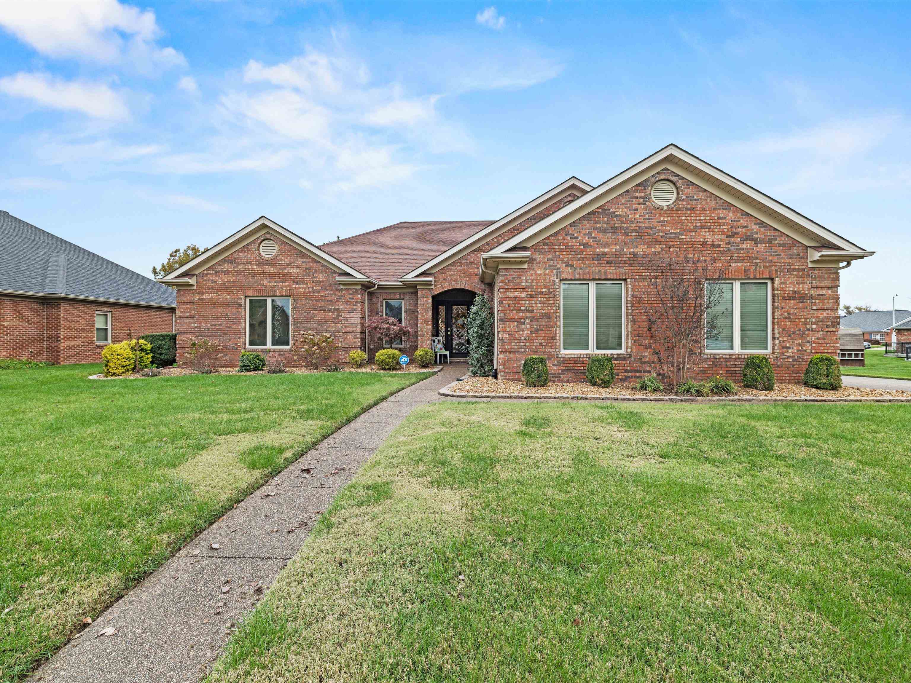 4206 Saddlebrooke Trail, Owensboro, Kentucky 42303, 3 Bedrooms Bedrooms, ,2 BathroomsBathrooms,Single Family Residence,For Sale,Saddlebrooke Trail,91096