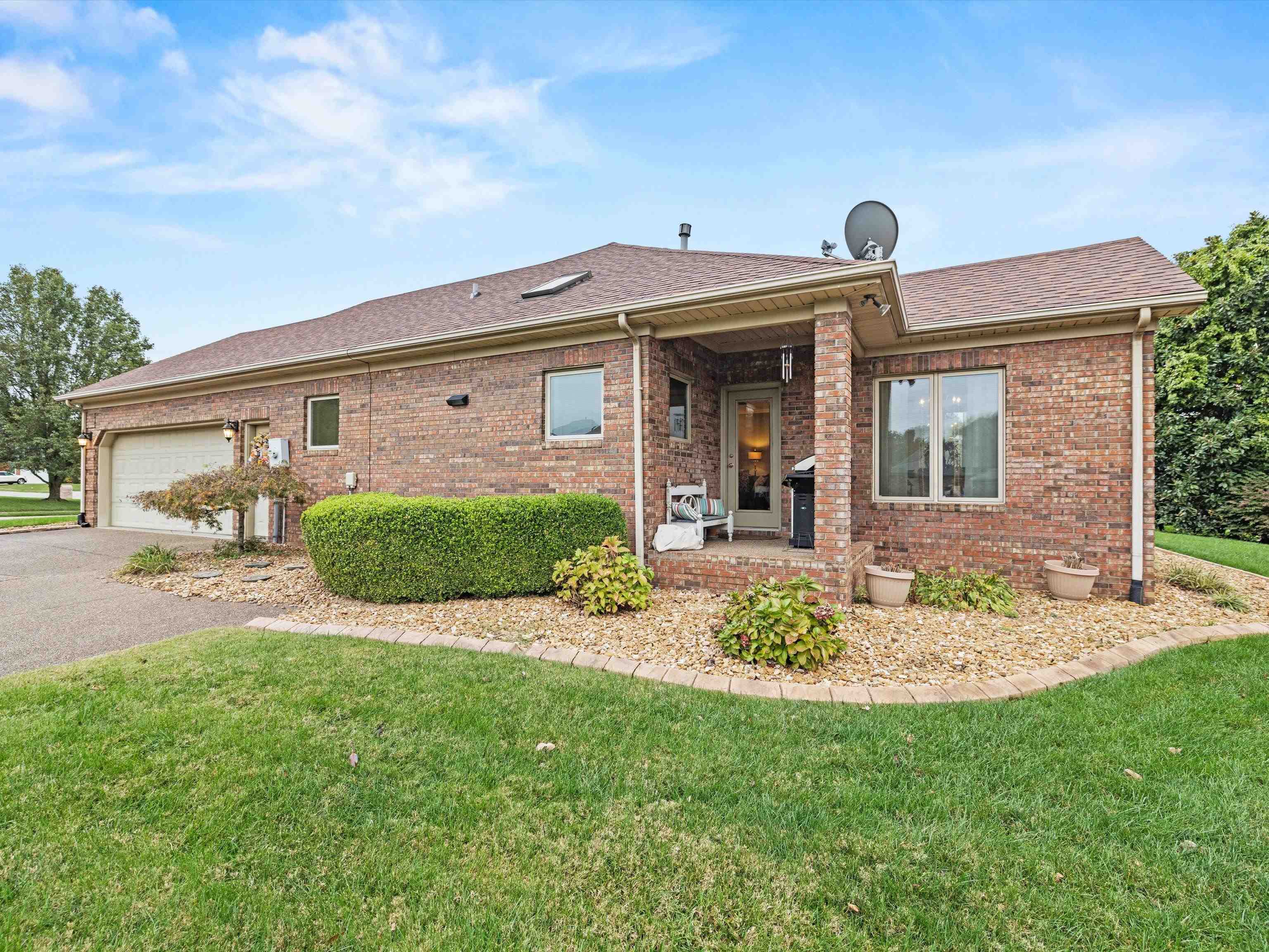 4206 Saddlebrooke Trail, Owensboro, Kentucky 42303, 3 Bedrooms Bedrooms, ,2 BathroomsBathrooms,Single Family Residence,For Sale,Saddlebrooke Trail,91096