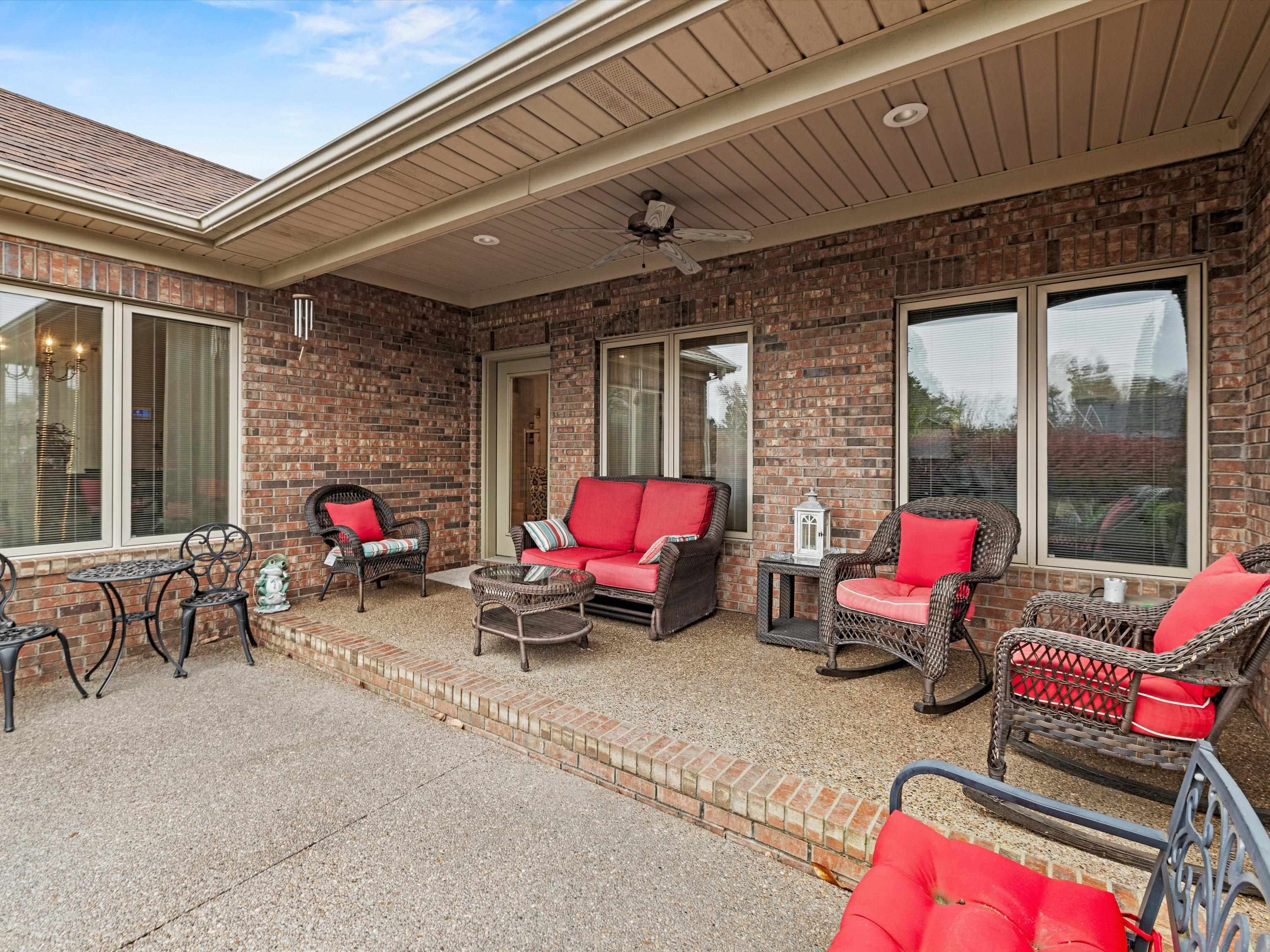4206 Saddlebrooke Trail, Owensboro, Kentucky 42303, 3 Bedrooms Bedrooms, ,2 BathroomsBathrooms,Single Family Residence,For Sale,Saddlebrooke Trail,91096