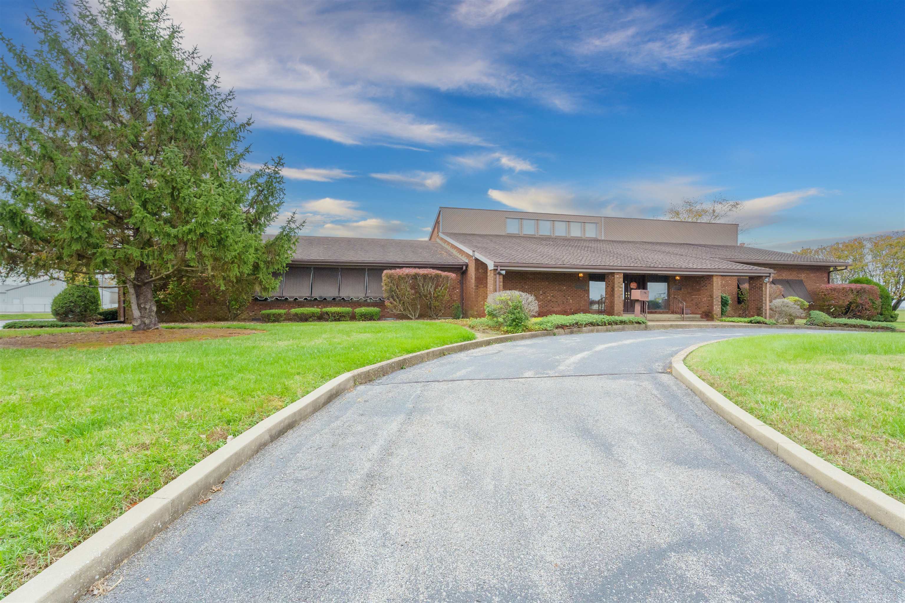 1300 Southtown Blvd, Owensboro, Kentucky 42301, ,Office,For Sale,Southtown Blvd,91102