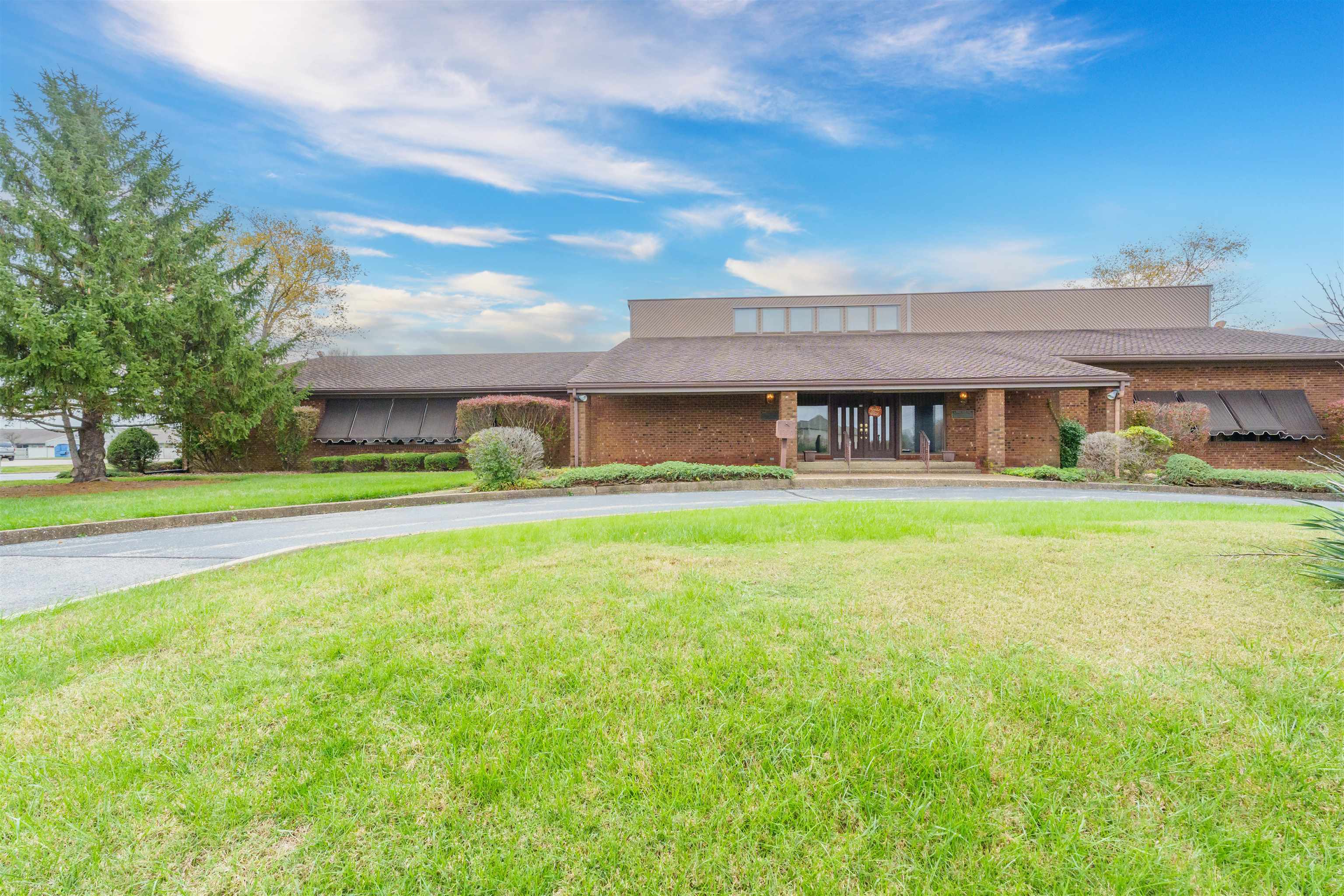 1300 Southtown Blvd, Owensboro, Kentucky 42301, ,Office,For Sale,Southtown Blvd,91102