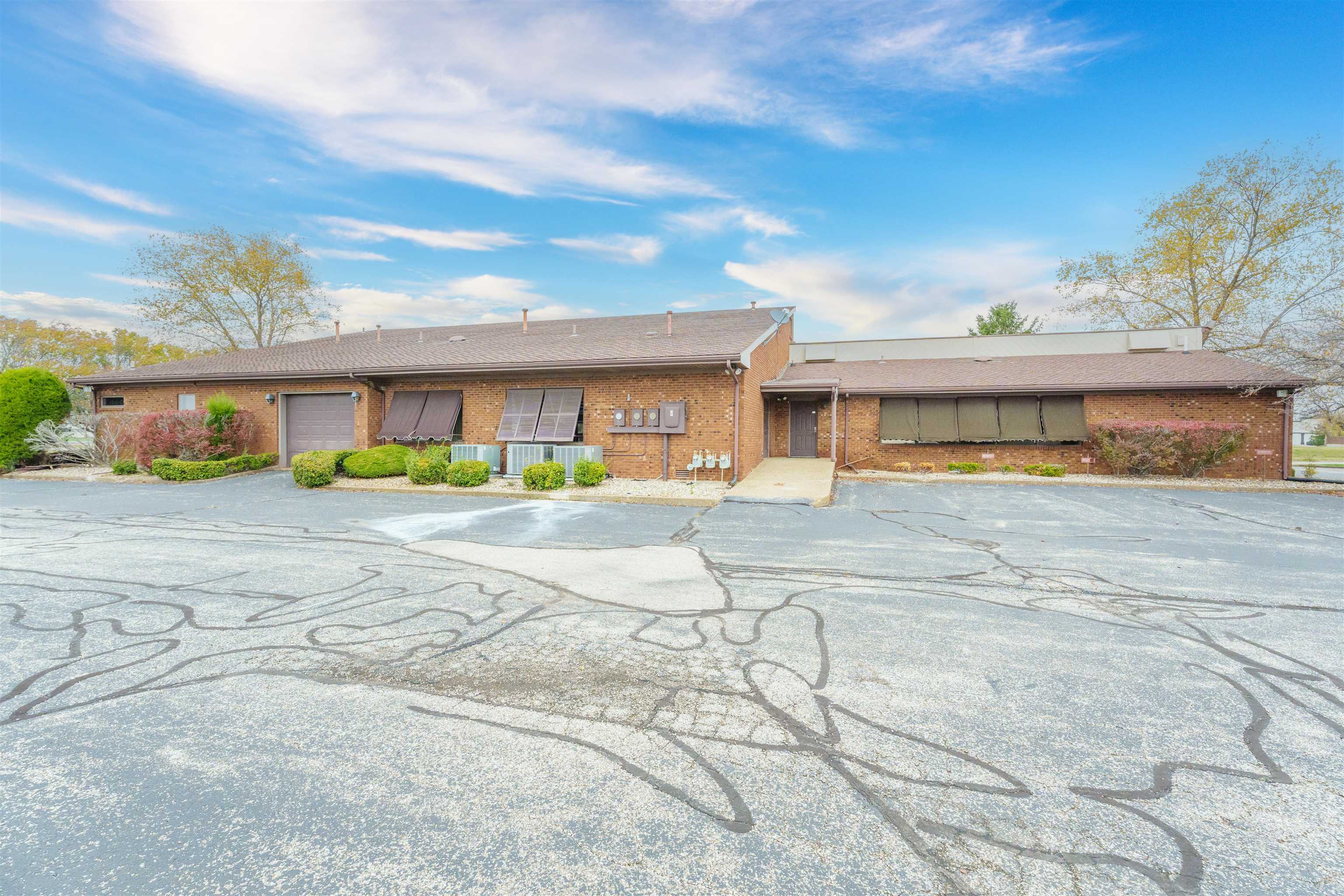 1300 Southtown Blvd, Owensboro, Kentucky 42301, ,Office,For Sale,Southtown Blvd,91102