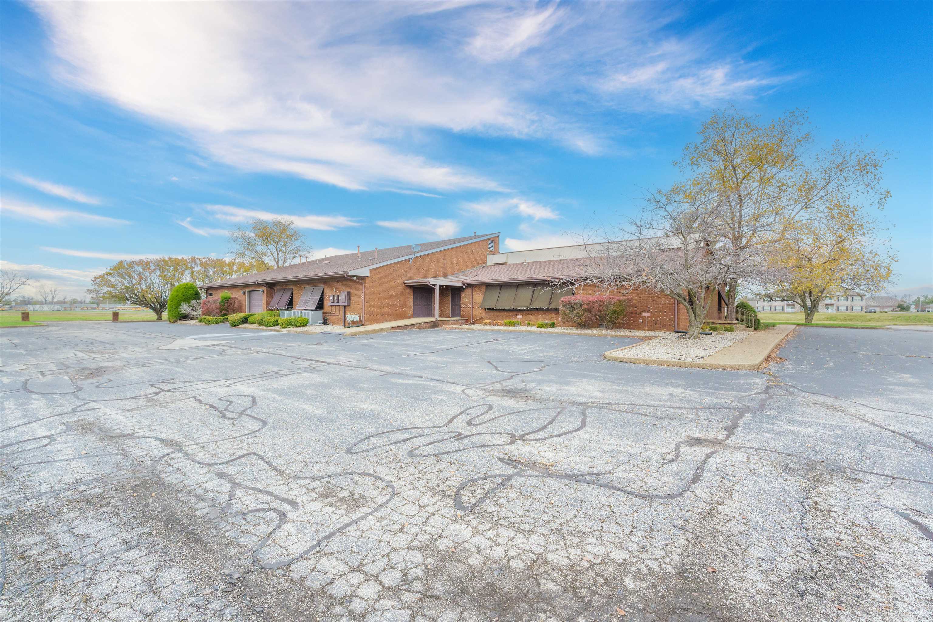 1300 Southtown Blvd, Owensboro, Kentucky 42301, ,Office,For Sale,Southtown Blvd,91102