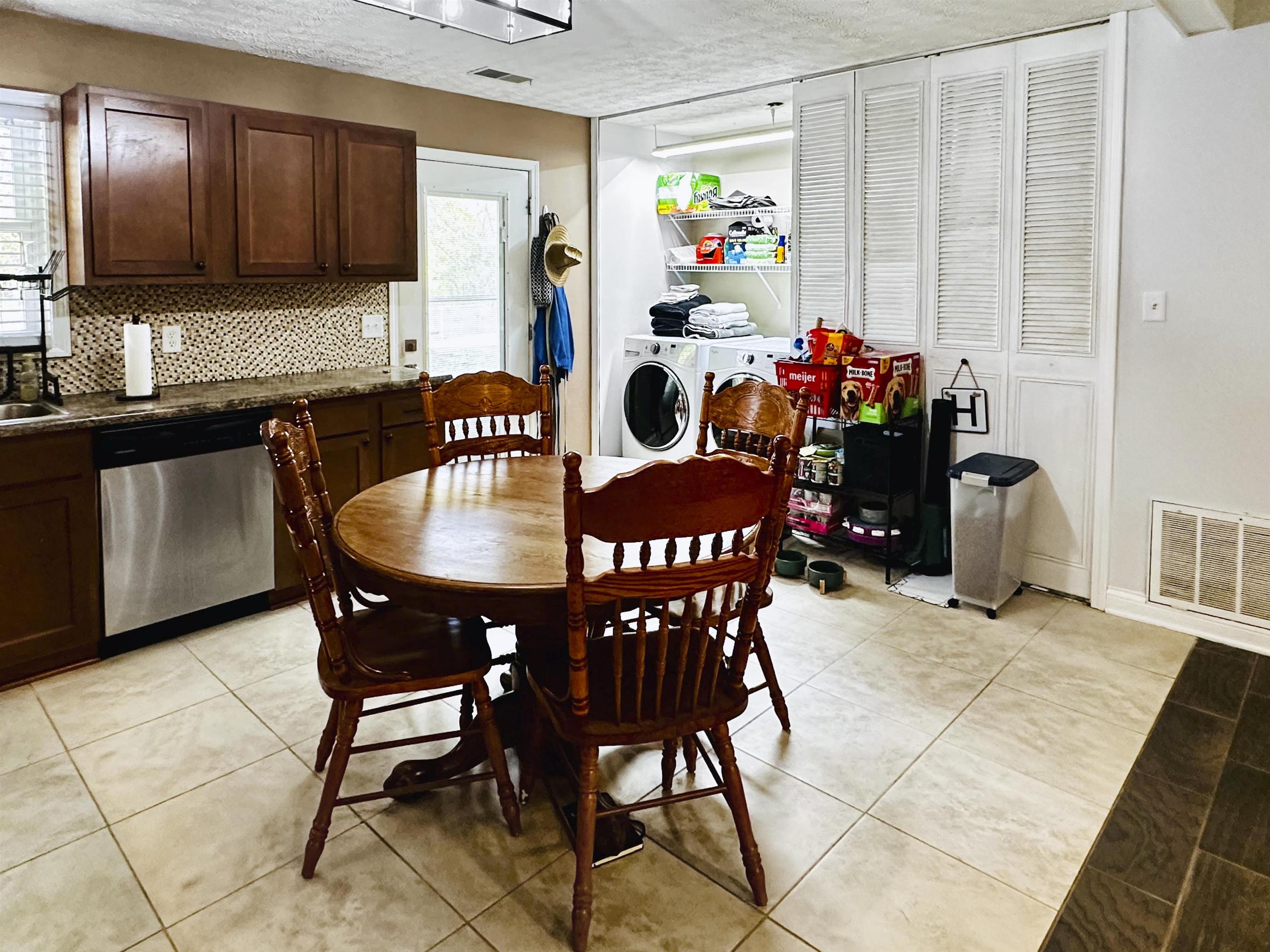 4724 Kings Mill Drive, Owensboro, Kentucky 42303, 3 Bedrooms Bedrooms, ,1 BathroomBathrooms,Single Family Residence,For Sale,Kings Mill Drive,91104