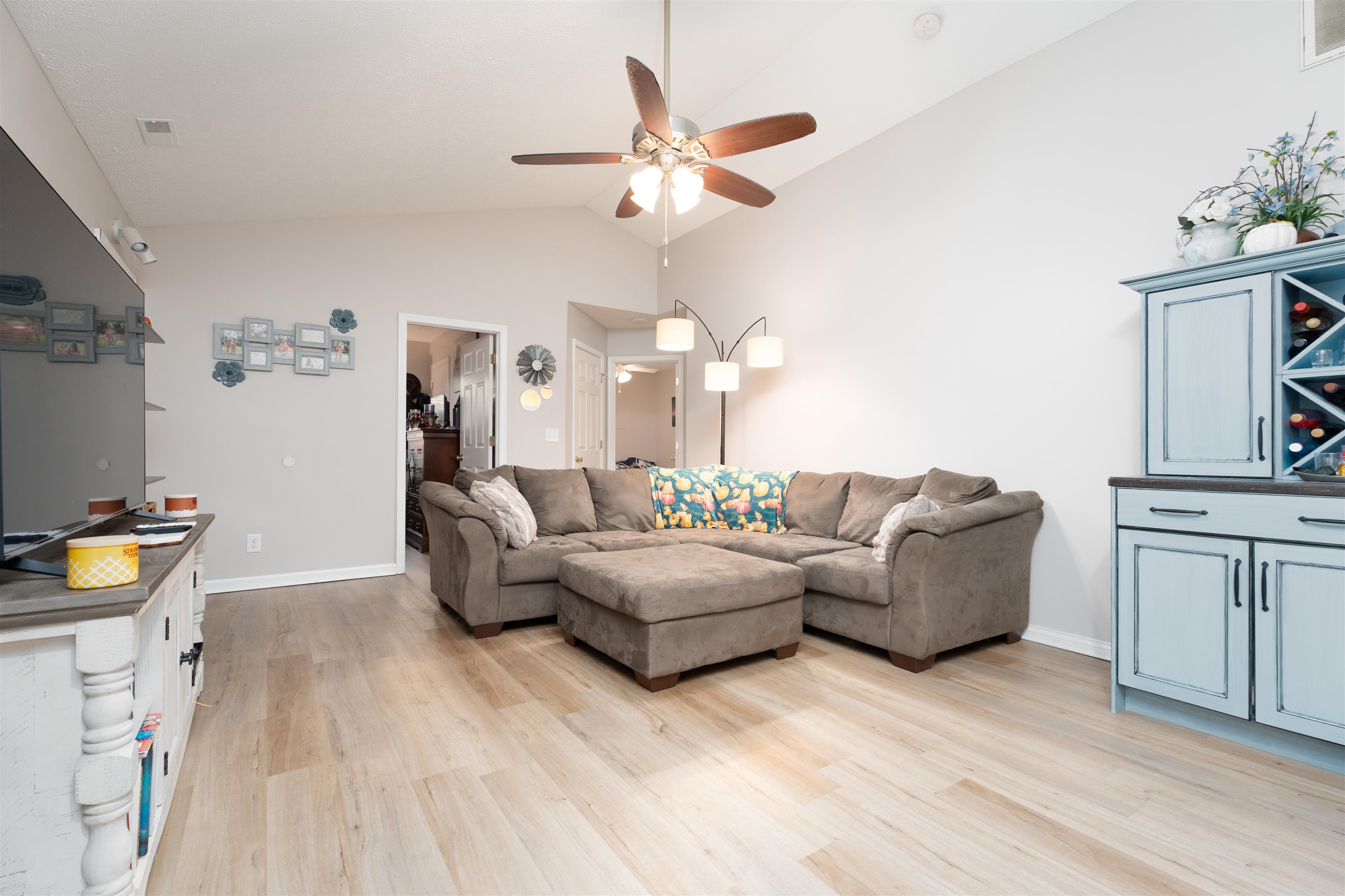 2688 Wisteria Gardens, Owensboro, Kentucky 42303-2900, 3 Bedrooms Bedrooms, ,2 BathroomsBathrooms,Single Family Residence,For Sale,Wisteria Gardens,91106