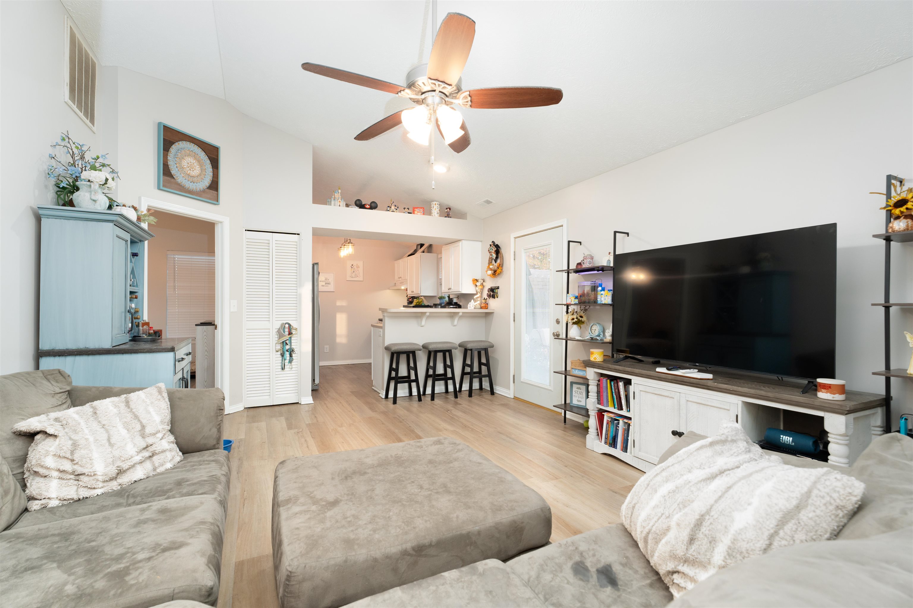 2688 Wisteria Gardens, Owensboro, Kentucky 42303-2900, 3 Bedrooms Bedrooms, ,2 BathroomsBathrooms,Single Family Residence,For Sale,Wisteria Gardens,91106