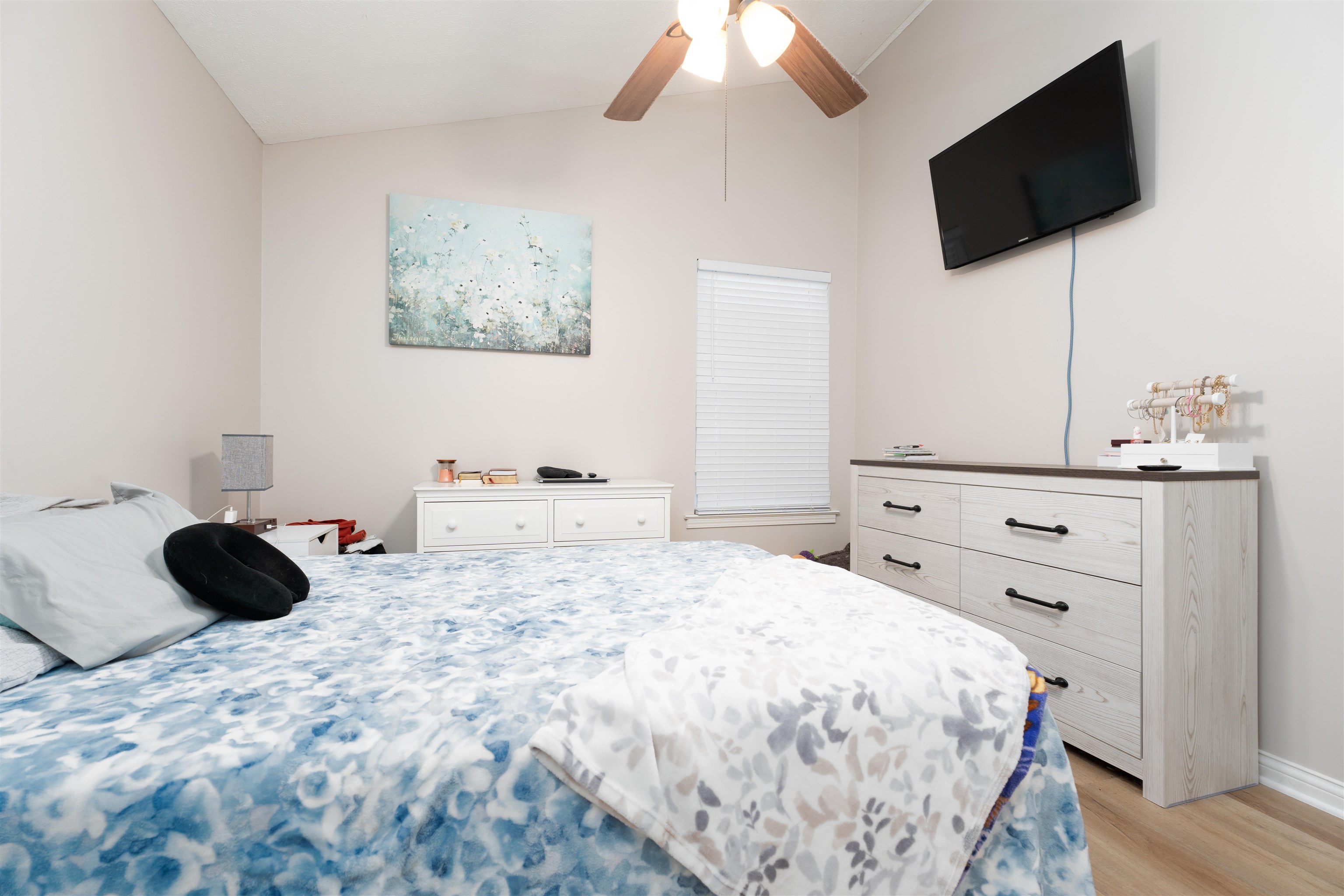 2688 Wisteria Gardens, Owensboro, Kentucky 42303-2900, 3 Bedrooms Bedrooms, ,2 BathroomsBathrooms,Single Family Residence,For Sale,Wisteria Gardens,91106