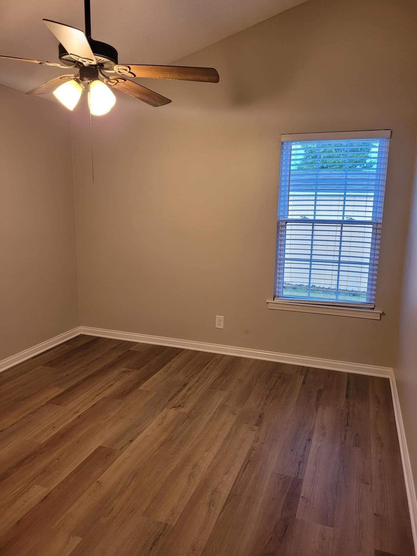 2688 Wisteria Gardens, Owensboro, Kentucky 42303-2900, 3 Bedrooms Bedrooms, ,2 BathroomsBathrooms,Single Family Residence,For Sale,Wisteria Gardens,91106