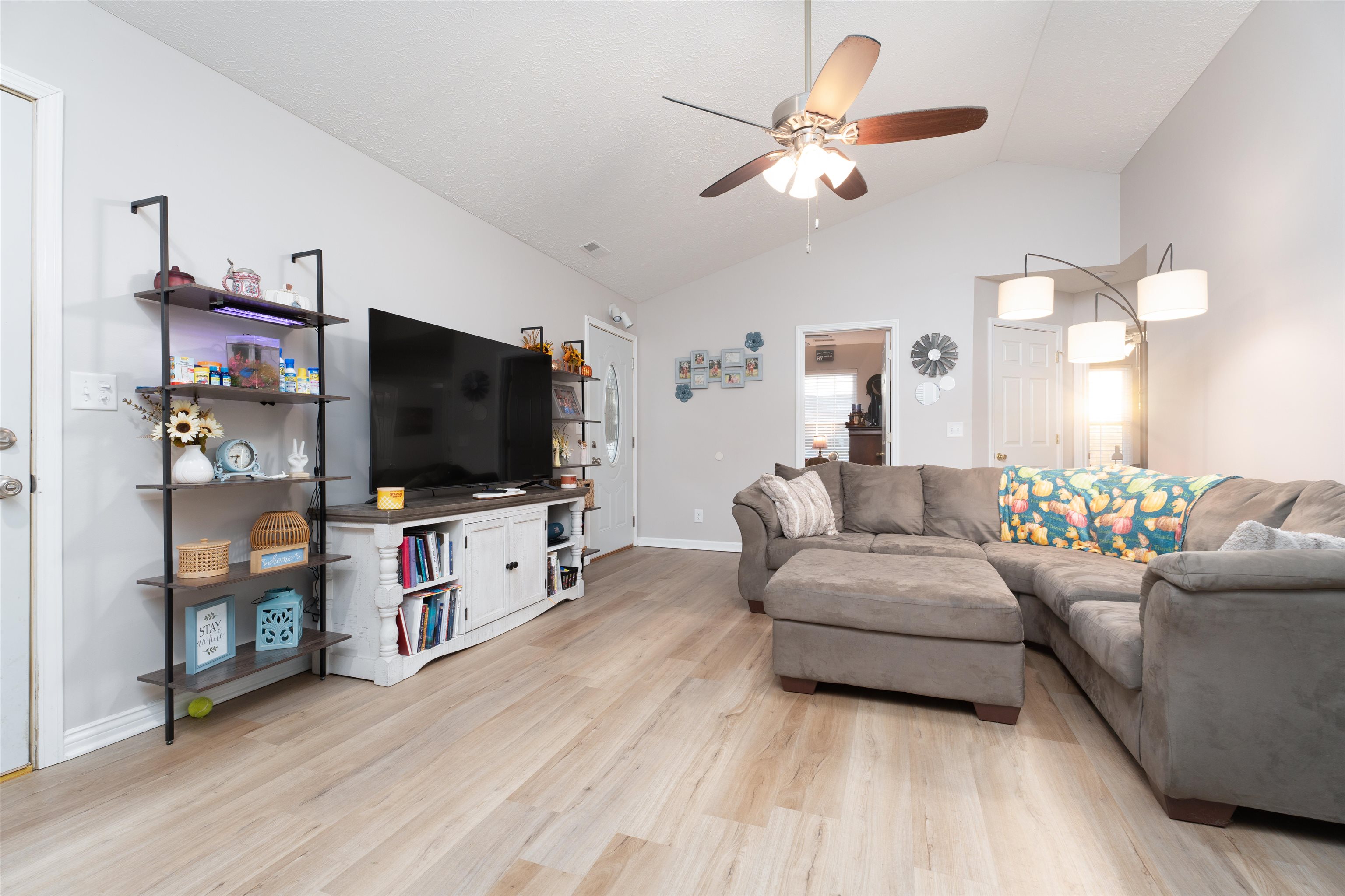 2688 Wisteria Gardens, Owensboro, Kentucky 42303-2900, 3 Bedrooms Bedrooms, ,2 BathroomsBathrooms,Single Family Residence,For Sale,Wisteria Gardens,91106