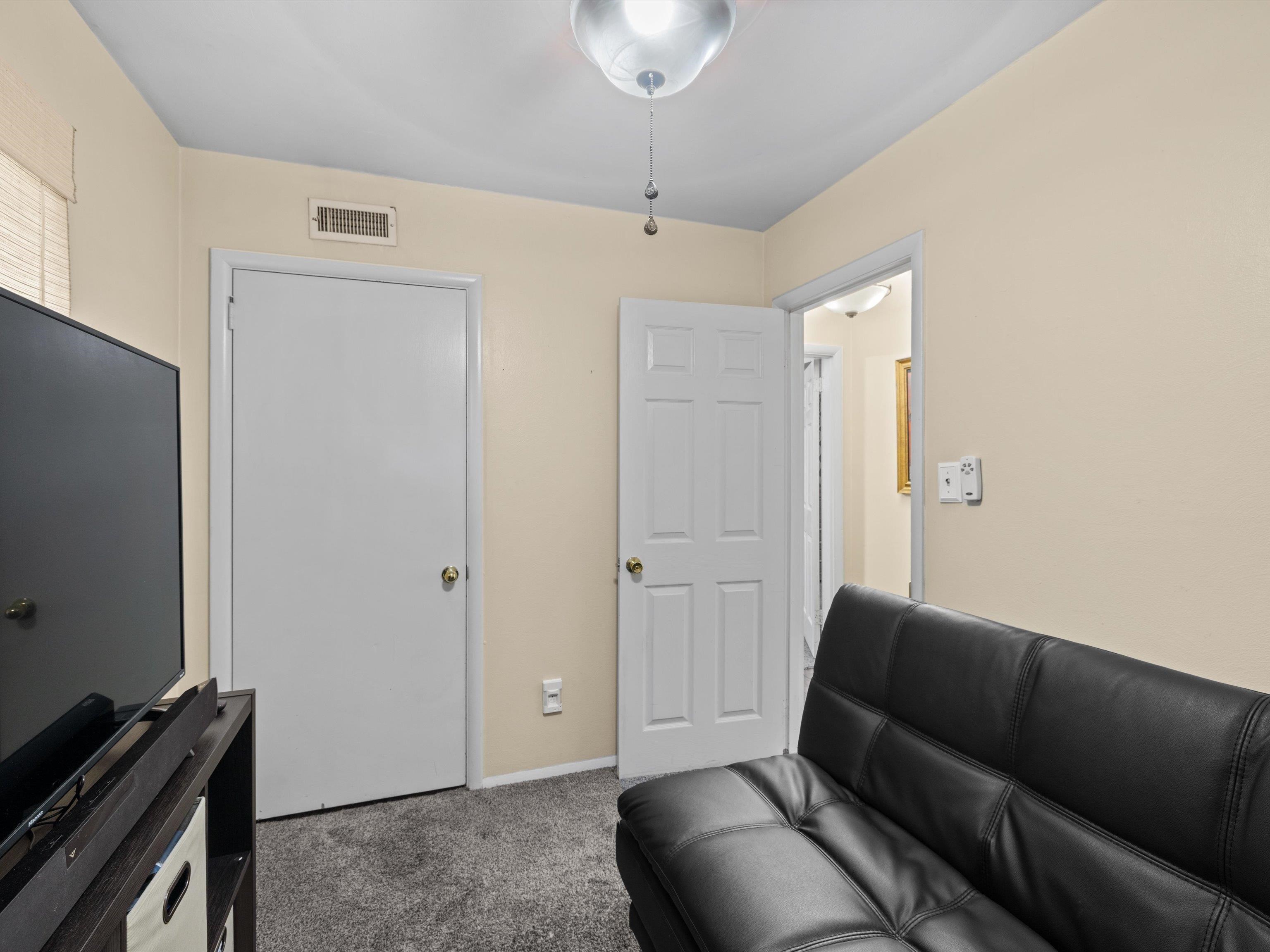 3805 Shelly Dr, Owensboro, Kentucky 42303, 2 Bedrooms Bedrooms, ,2 BathroomsBathrooms,Single Family Residence,For Sale,Shelly Dr,91107