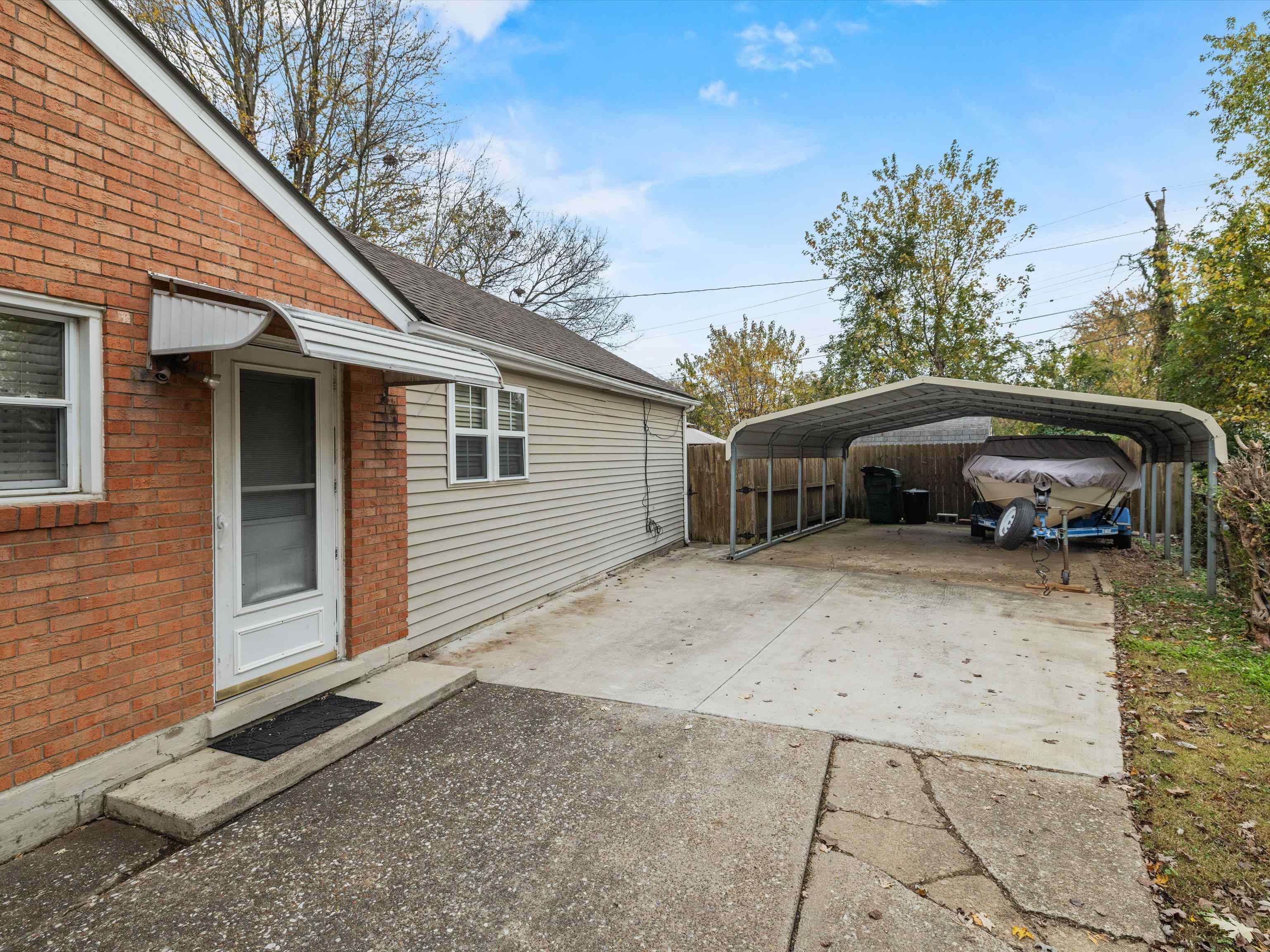 3805 Shelly Dr, Owensboro, Kentucky 42303, 2 Bedrooms Bedrooms, ,2 BathroomsBathrooms,Single Family Residence,For Sale,Shelly Dr,91107