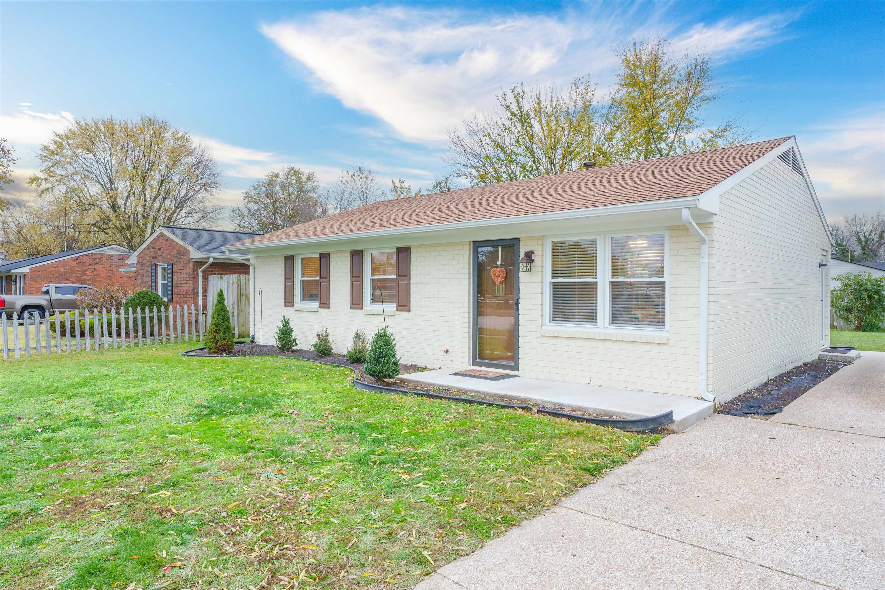 2440 Tamarack Rd, Owensboro, Kentucky 42301, 3 Bedrooms Bedrooms, ,1 BathroomBathrooms,Single Family Residence,For Sale,Tamarack Rd,91110