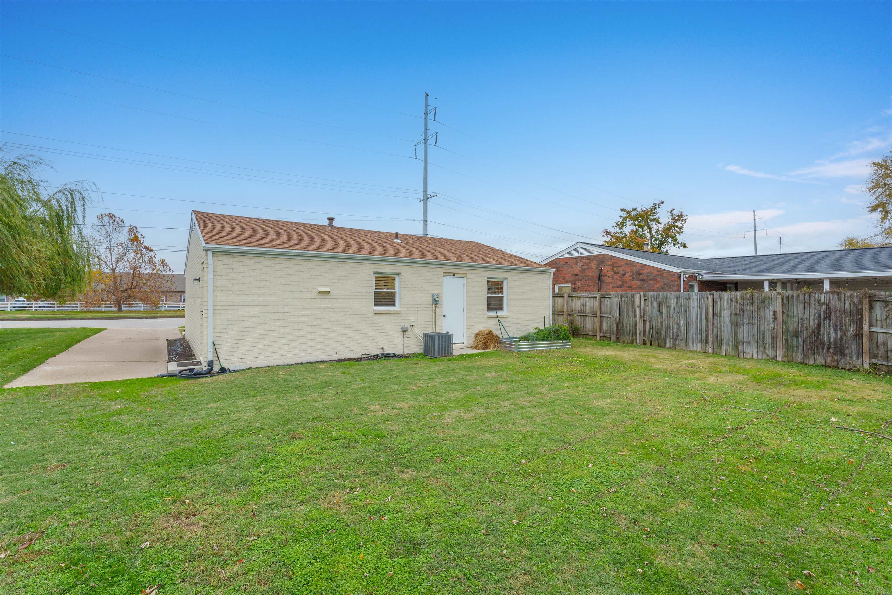 2440 Tamarack Rd, Owensboro, Kentucky 42301, 3 Bedrooms Bedrooms, ,1 BathroomBathrooms,Single Family Residence,For Sale,Tamarack Rd,91110