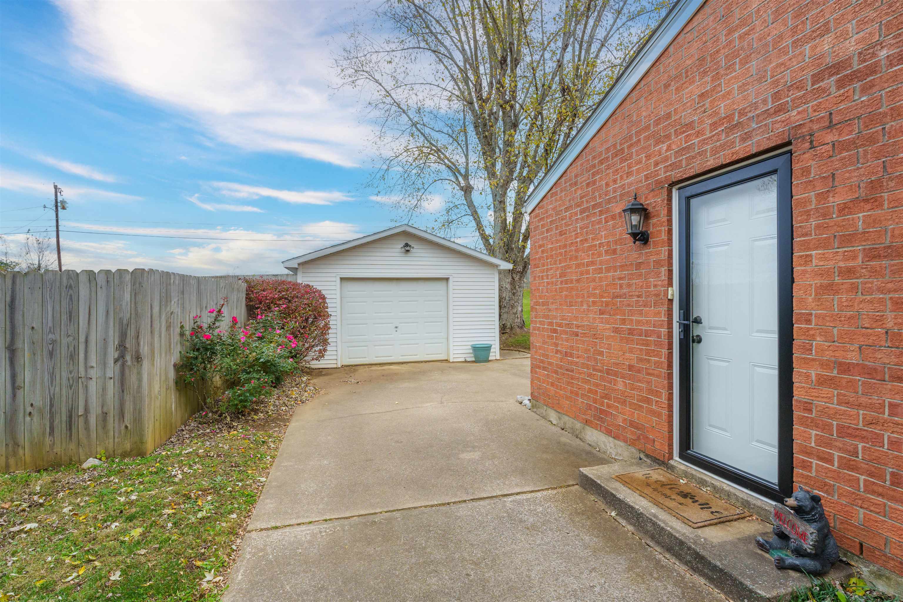 2131 Graham Lane, Owensboro, Kentucky 42303, 3 Bedrooms Bedrooms, ,1 BathroomBathrooms,Single Family Residence,For Sale,Graham Lane,91120