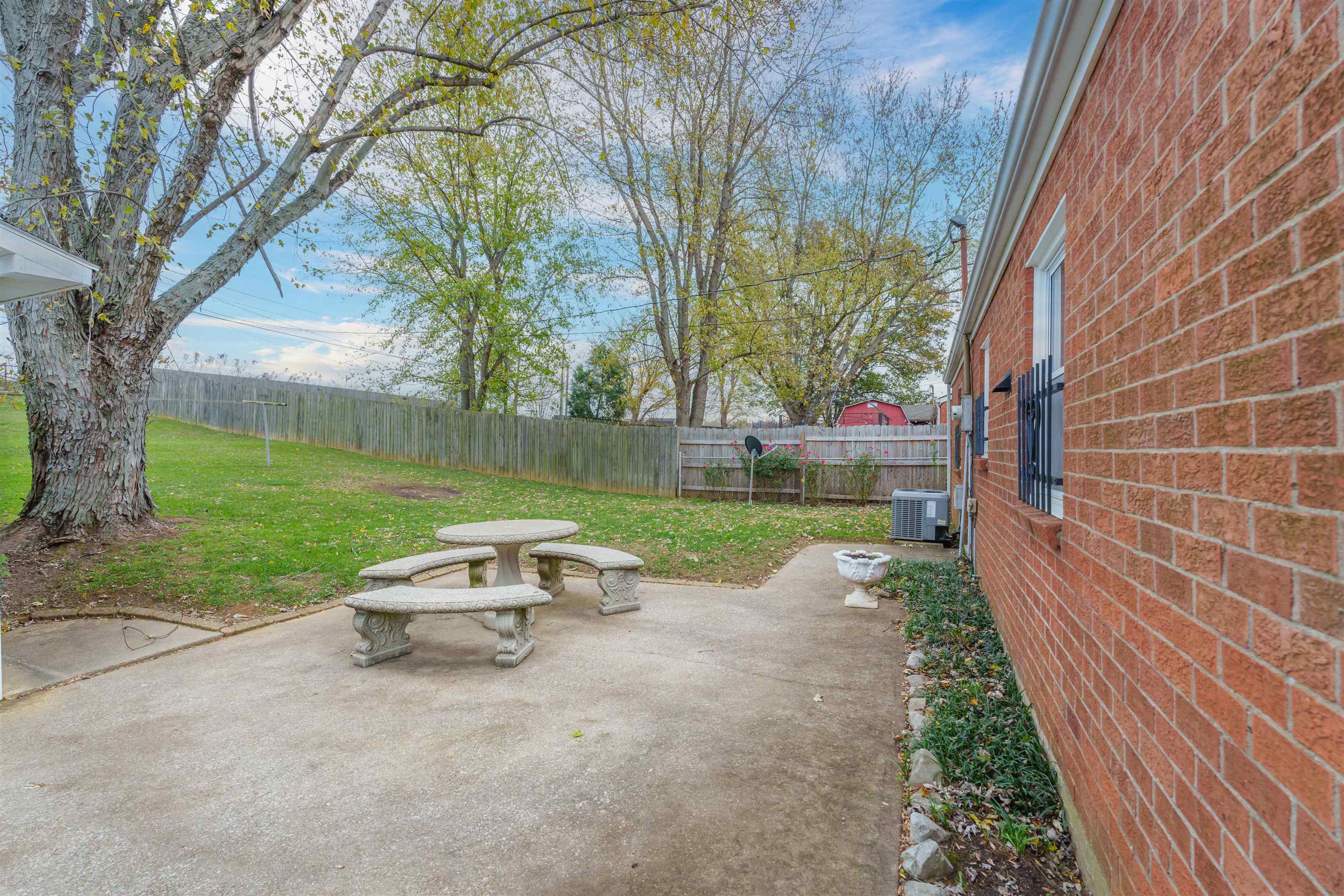 2131 Graham Lane, Owensboro, Kentucky 42303, 3 Bedrooms Bedrooms, ,1 BathroomBathrooms,Single Family Residence,For Sale,Graham Lane,91120