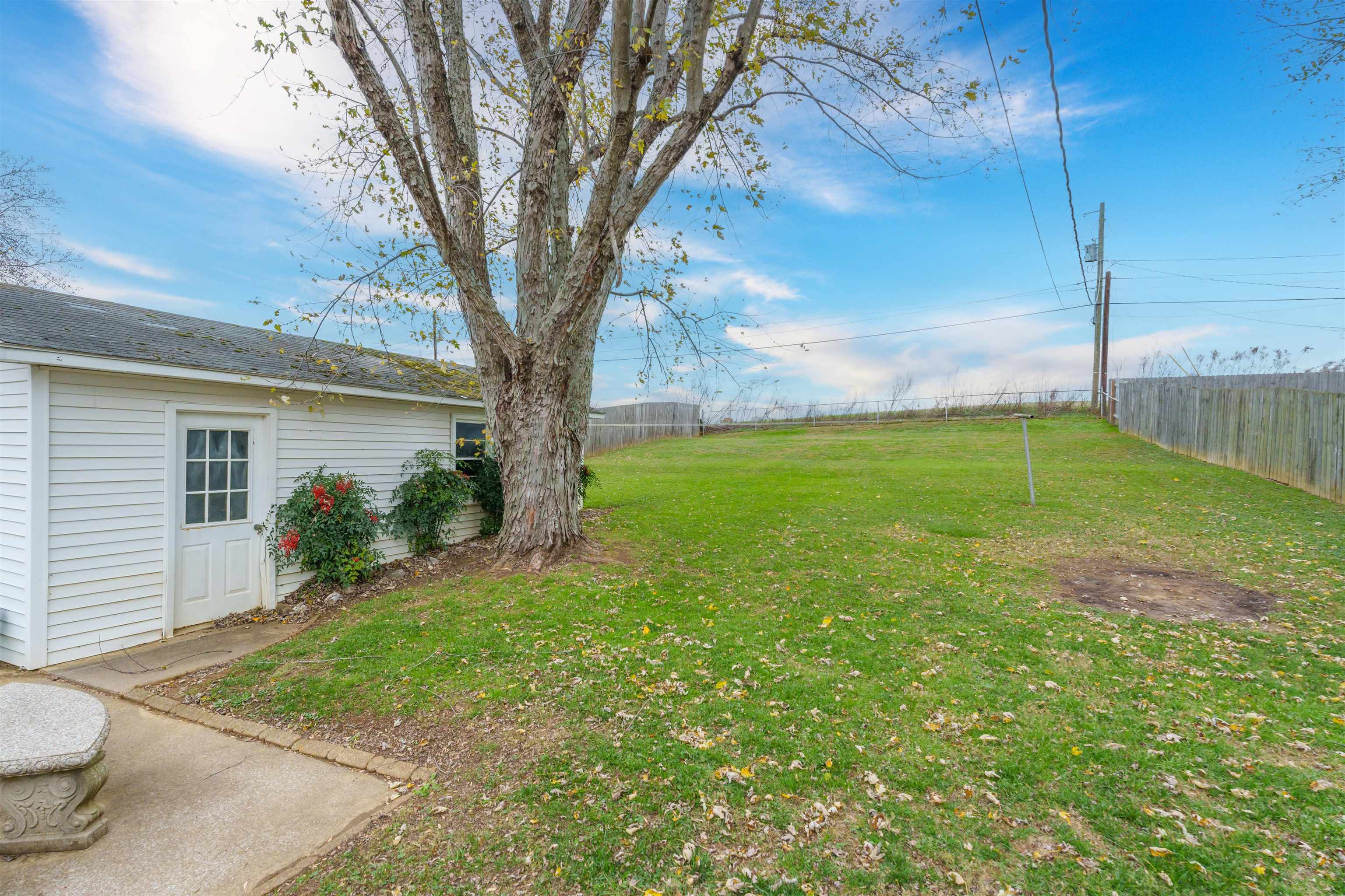 2131 Graham Lane, Owensboro, Kentucky 42303, 3 Bedrooms Bedrooms, ,1 BathroomBathrooms,Single Family Residence,For Sale,Graham Lane,91120