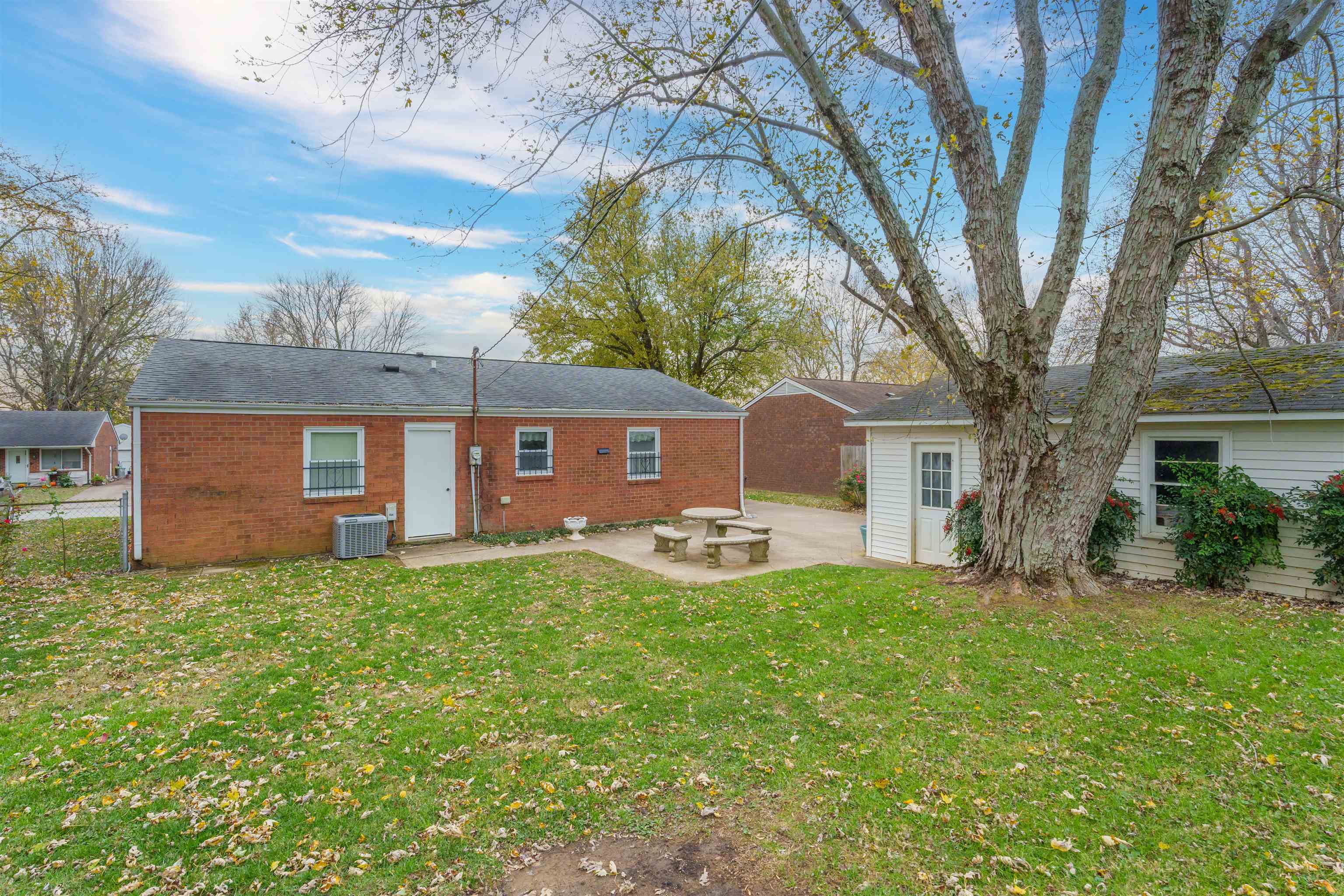 2131 Graham Lane, Owensboro, Kentucky 42303, 3 Bedrooms Bedrooms, ,1 BathroomBathrooms,Single Family Residence,For Sale,Graham Lane,91120