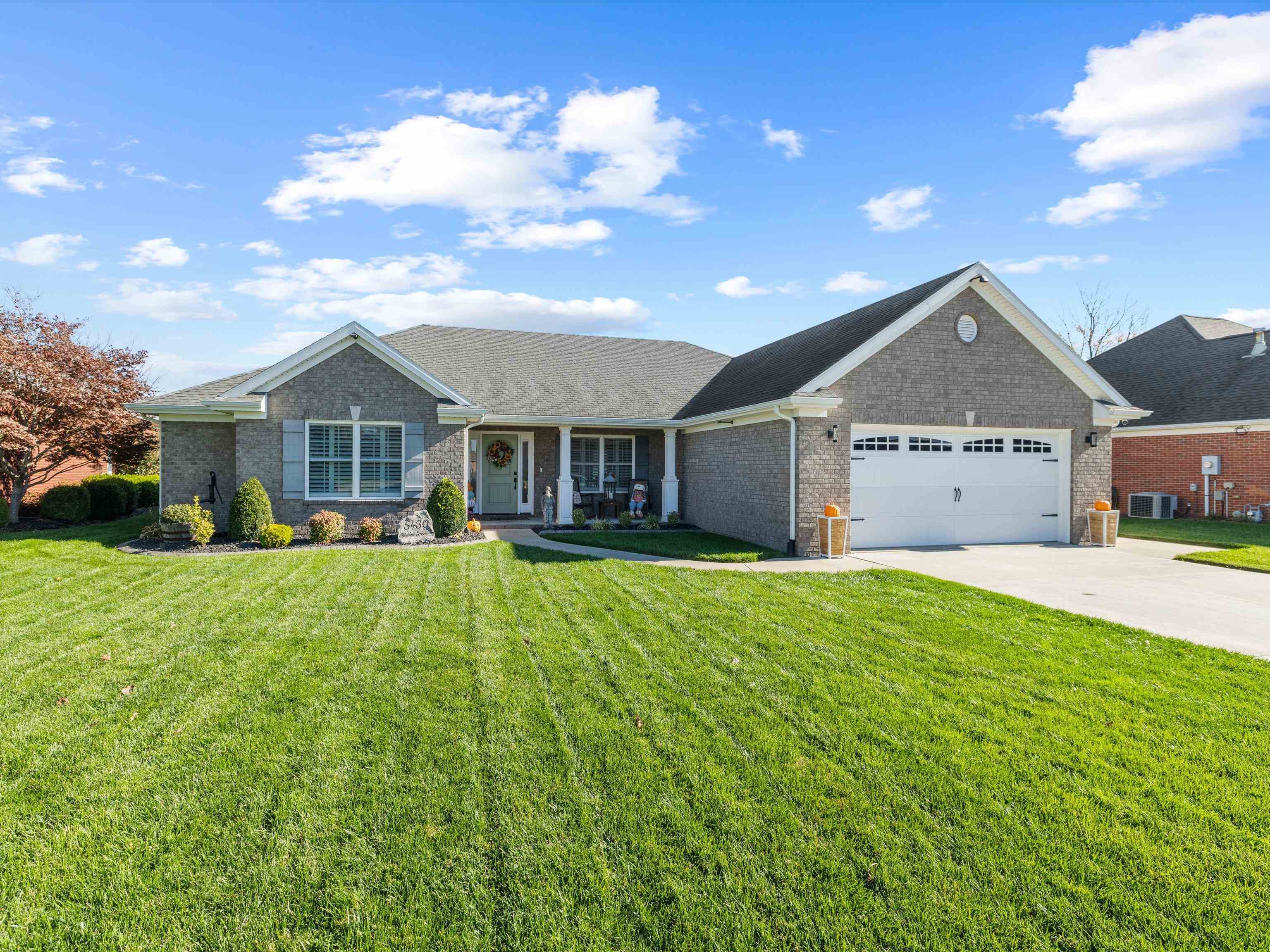 5430 Meadow Grove Drive, Owensboro, Kentucky 42301, 5 Bedrooms Bedrooms, ,3 BathroomsBathrooms,Single Family Residence,For Sale,Meadow Grove Drive,91121