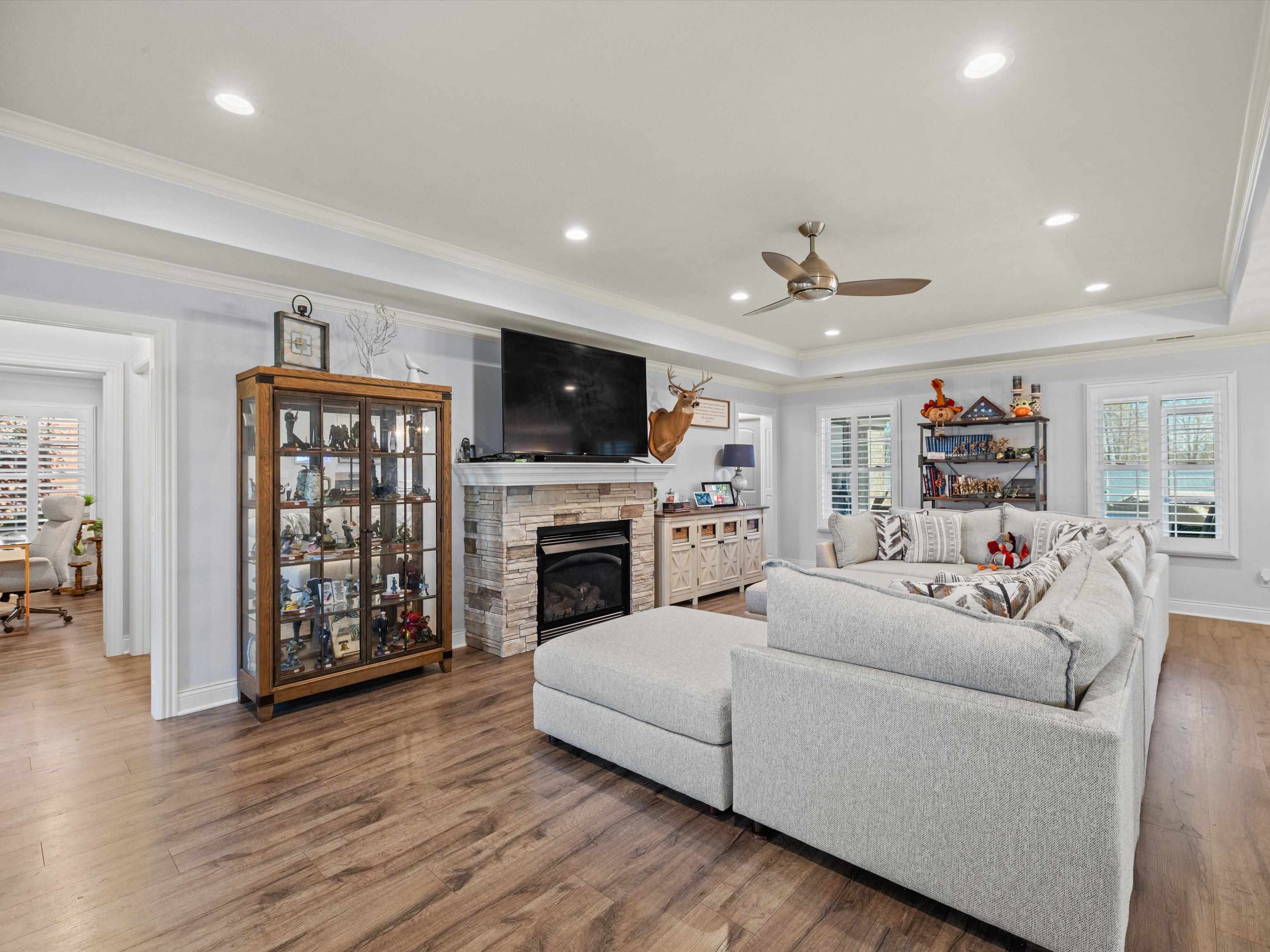 5430 Meadow Grove Drive, Owensboro, Kentucky 42301, 5 Bedrooms Bedrooms, ,3 BathroomsBathrooms,Single Family Residence,For Sale,Meadow Grove Drive,91121