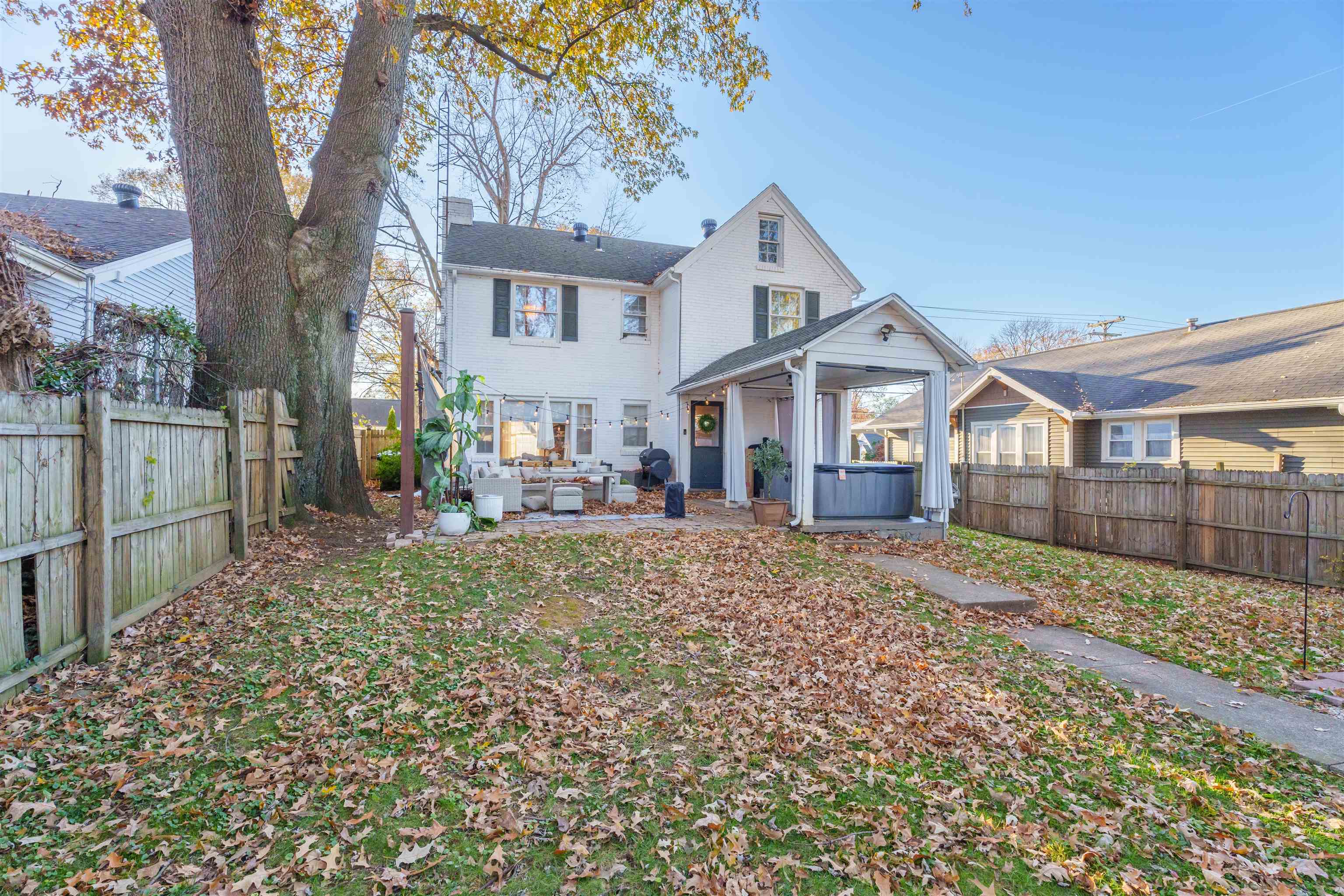1613 Walnut St., Owensboro, Kentucky 42301, 3 Bedrooms Bedrooms, ,2 BathroomsBathrooms,Single Family Residence,For Sale,Walnut St.,91130