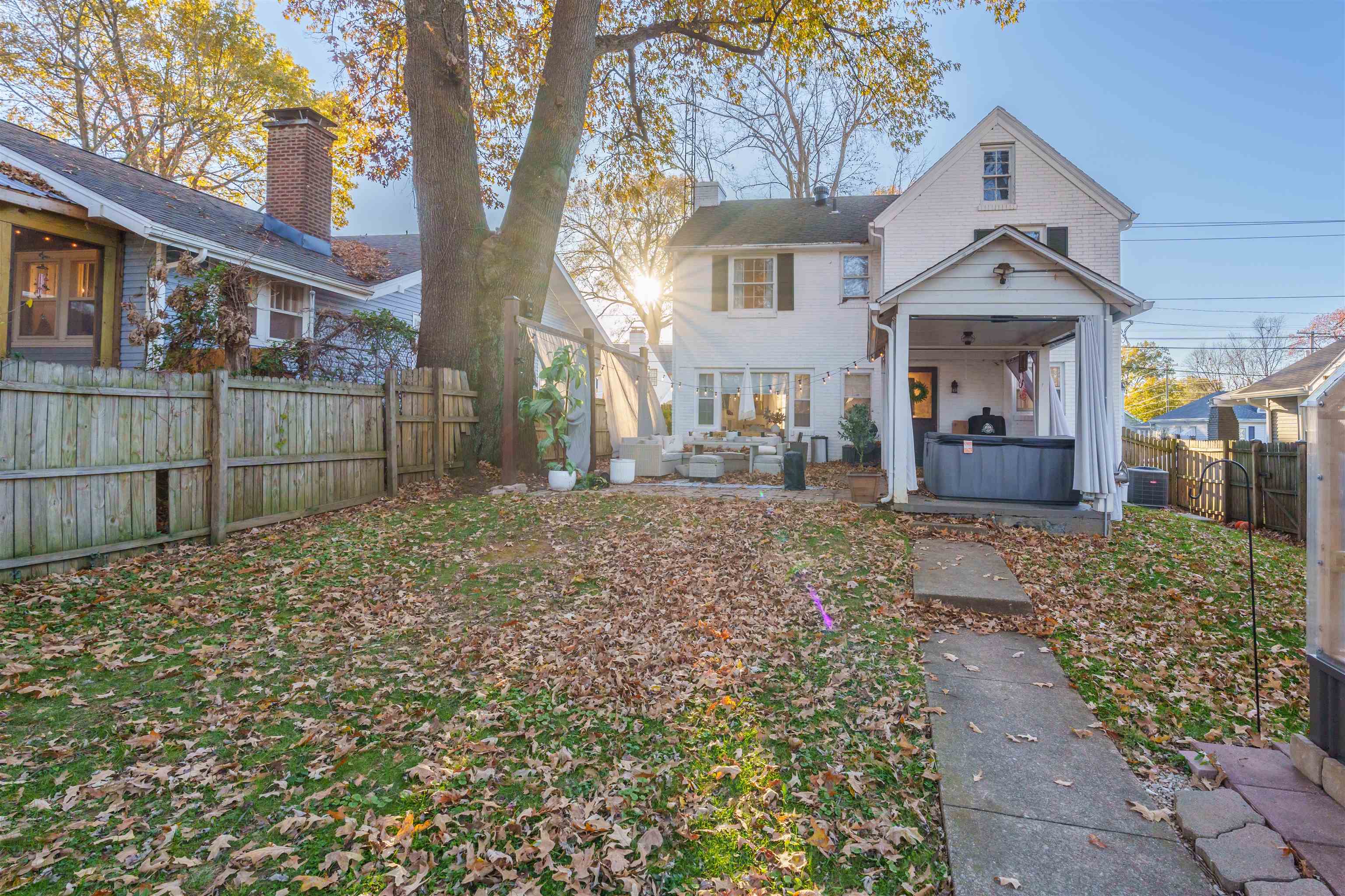 1613 Walnut St., Owensboro, Kentucky 42301, 3 Bedrooms Bedrooms, ,2 BathroomsBathrooms,Single Family Residence,For Sale,Walnut St.,91130