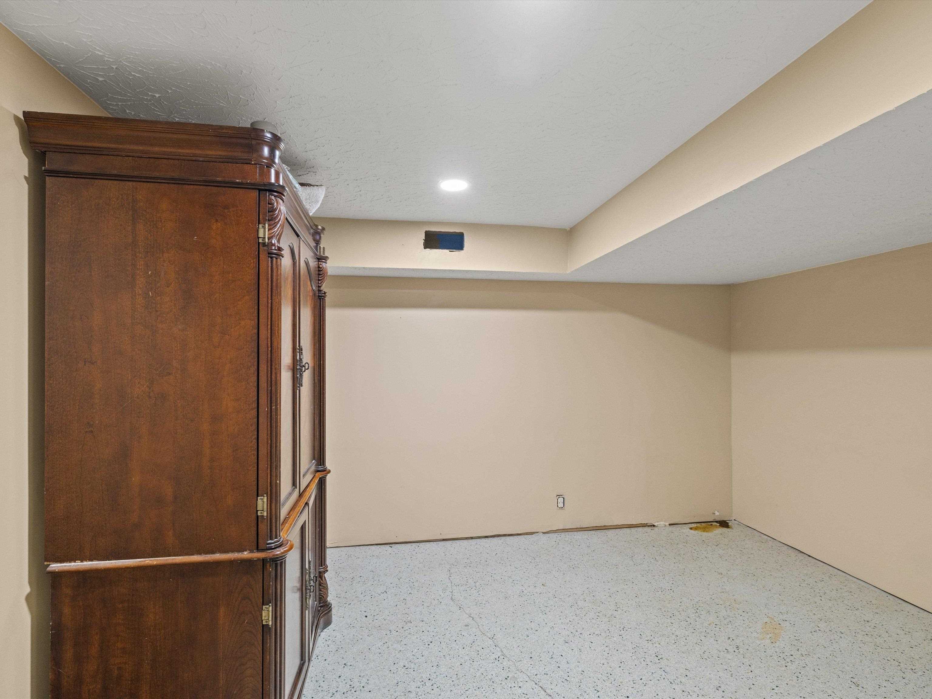 4971 Millers Mill Rd, Owensboro, Kentucky 42303, 5 Bedrooms Bedrooms, ,3 BathroomsBathrooms,Single Family Residence,For Sale,Millers Mill Rd,91157