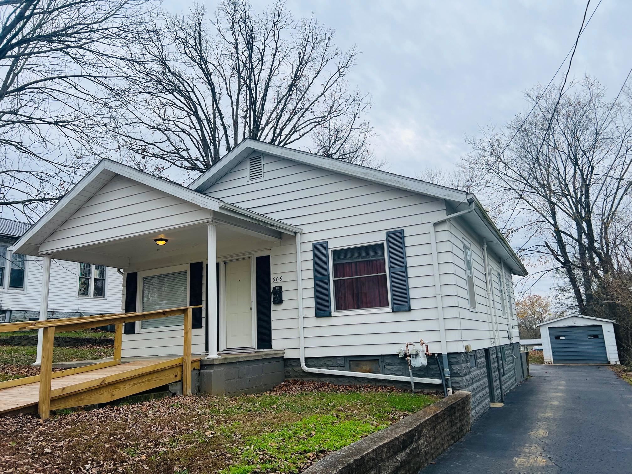 509 3rd St, Central City, Kentucky 42066, 3 Bedrooms Bedrooms, ,1 BathroomBathrooms,Single Family Residence,For Sale,3rd St,91159