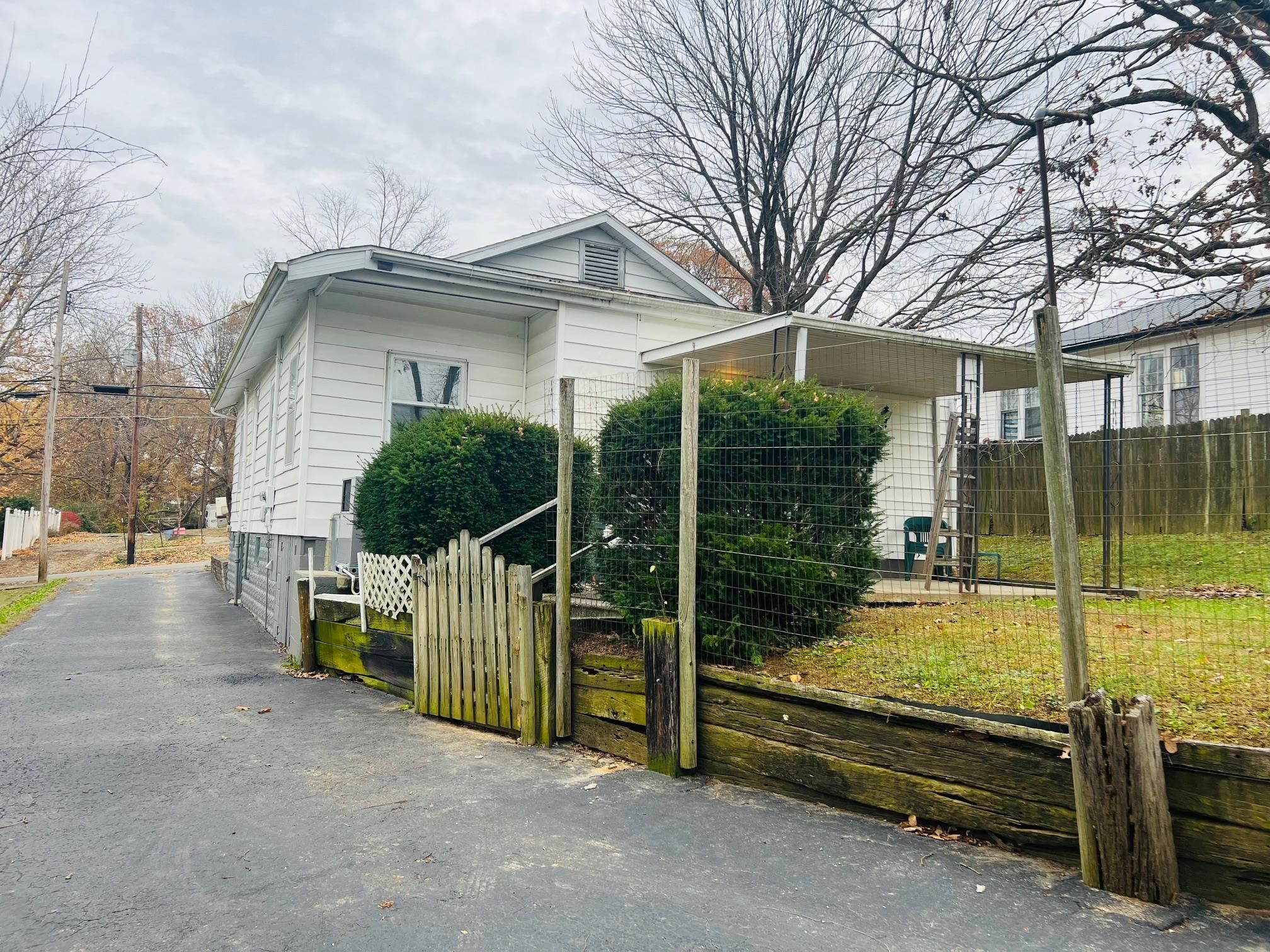 509 3rd St, Central City, Kentucky 42066, 3 Bedrooms Bedrooms, ,1 BathroomBathrooms,Single Family Residence,For Sale,3rd St,91159