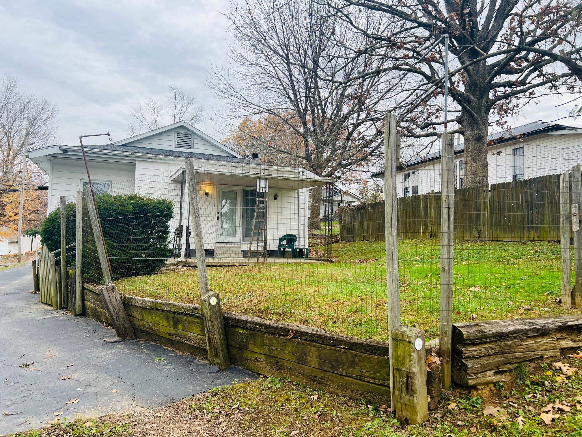 509 3rd St, Central City, Kentucky 42066, 3 Bedrooms Bedrooms, ,1 BathroomBathrooms,Single Family Residence,For Sale,3rd St,91159