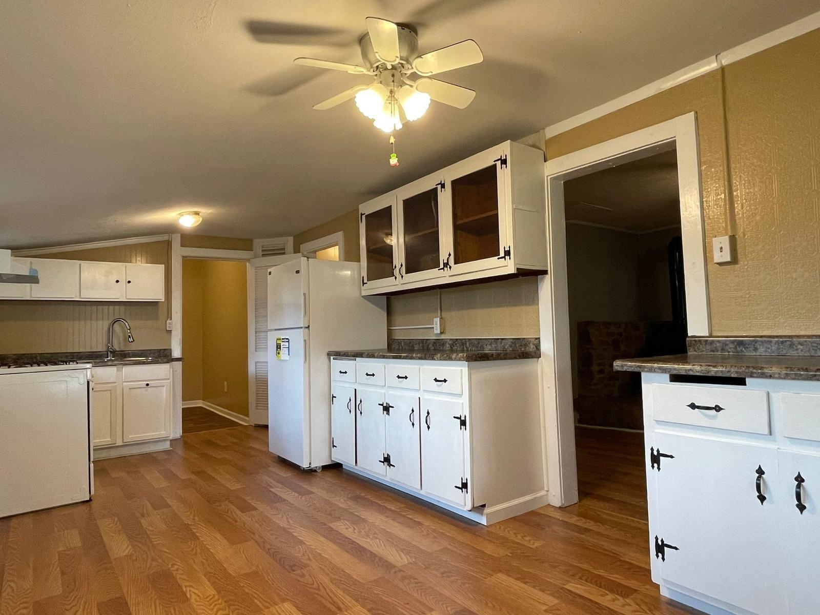 1724 McConnell Avenue, Owensboro, Kentucky 42303, 2 Bedrooms Bedrooms, ,1 BathroomBathrooms,Single Family Residence,For Sale,McConnell Avenue,91162