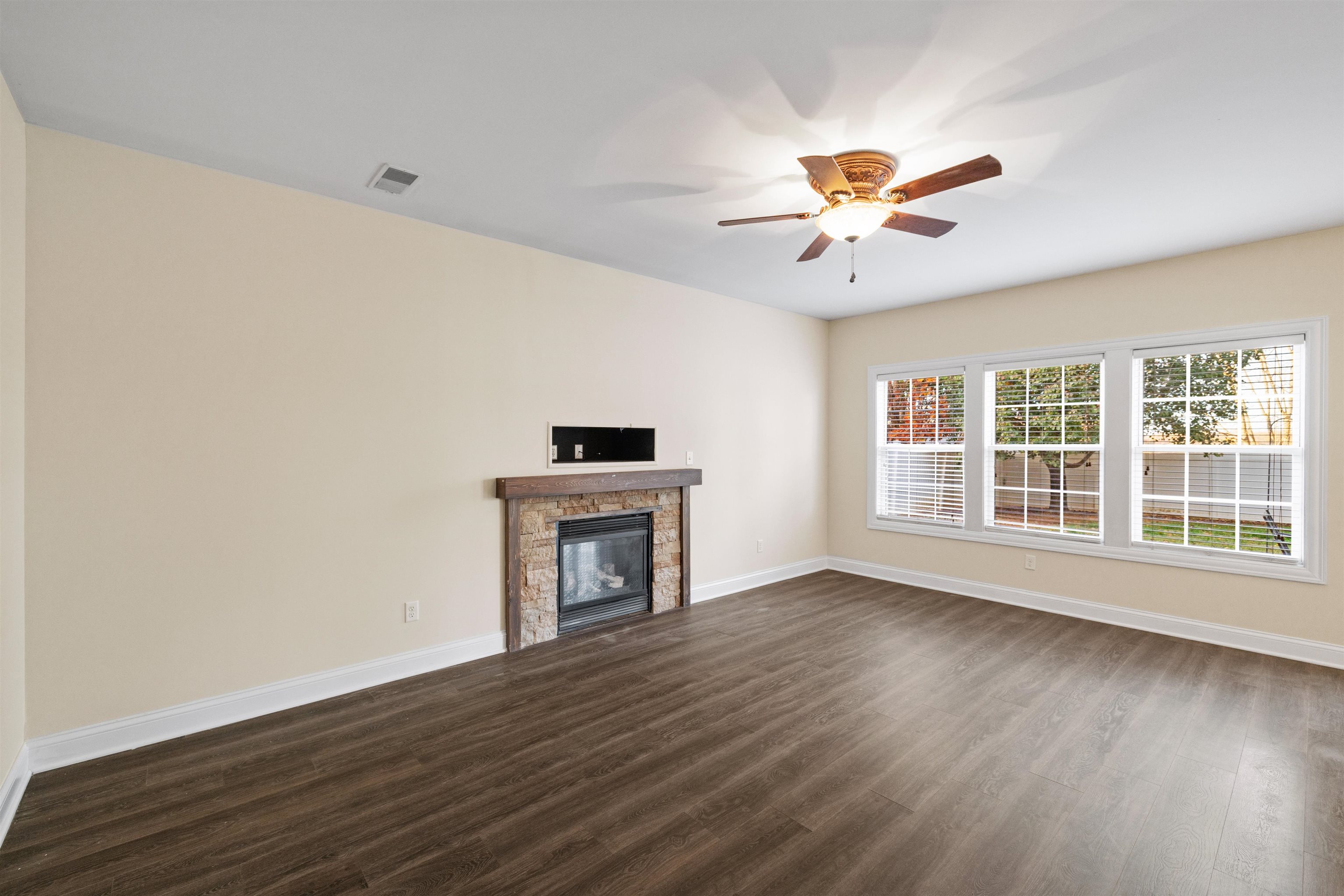 3031 Creek Branch Cove, Owensboro, Kentucky 42303, 4 Bedrooms Bedrooms, ,2 BathroomsBathrooms,Single Family Residence,For Sale,Creek Branch Cove,91163