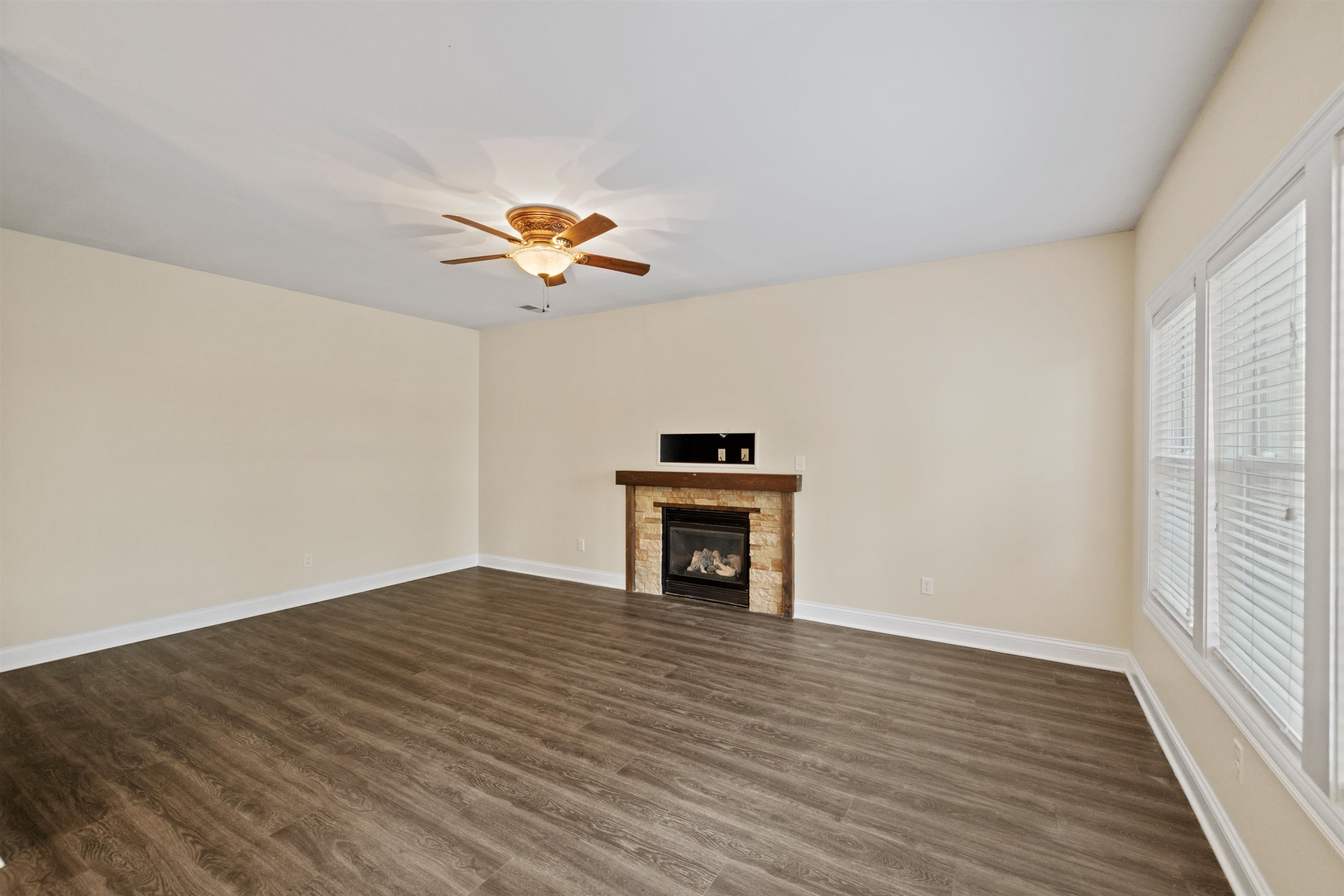 3031 Creek Branch Cove, Owensboro, Kentucky 42303, 4 Bedrooms Bedrooms, ,2 BathroomsBathrooms,Single Family Residence,For Sale,Creek Branch Cove,91163