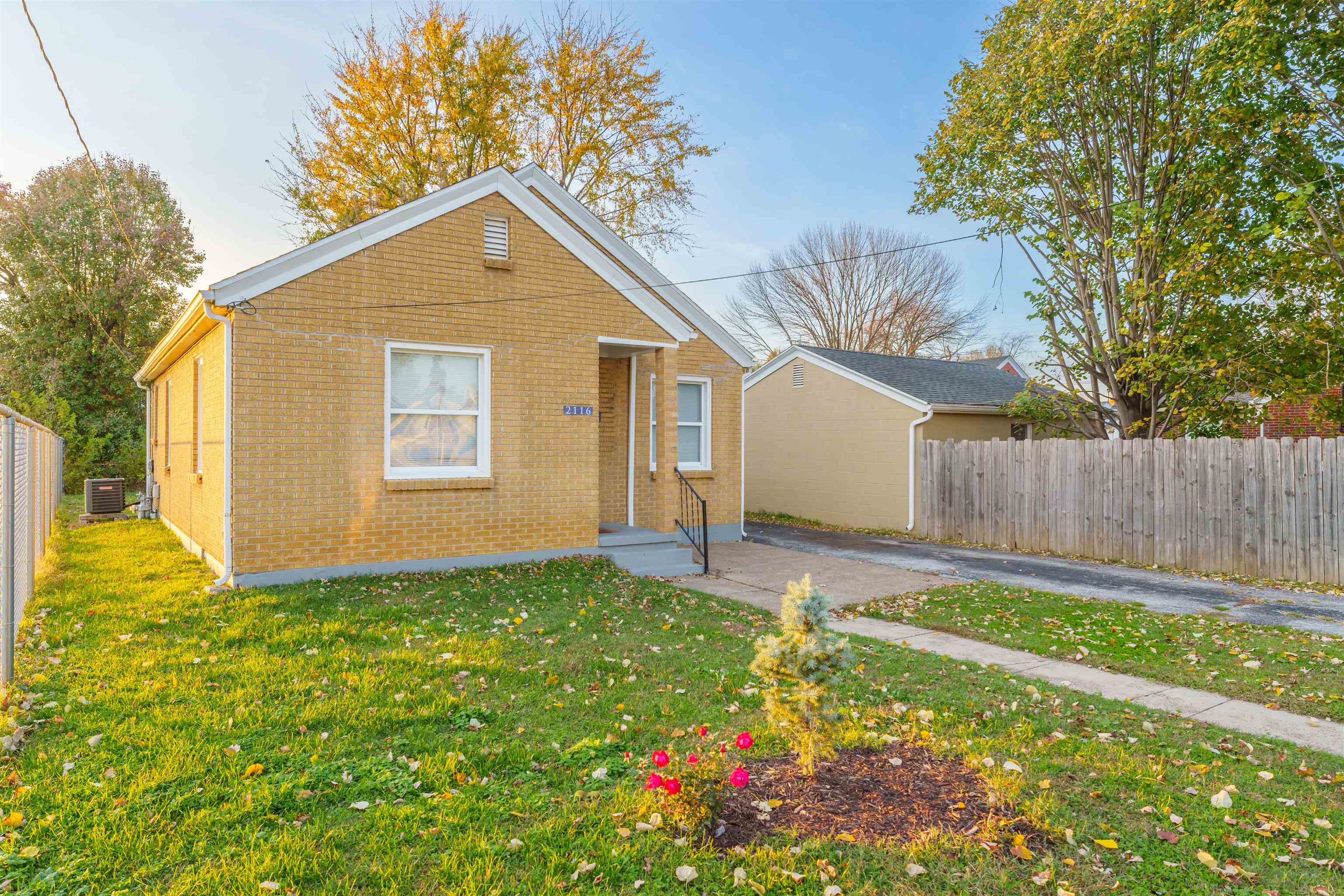 2116 Hathaway Street, Owensboro, Kentucky 42303-2900, 2 Bedrooms Bedrooms, ,1 BathroomBathrooms,Single Family Residence,For Sale,Hathaway Street,91165