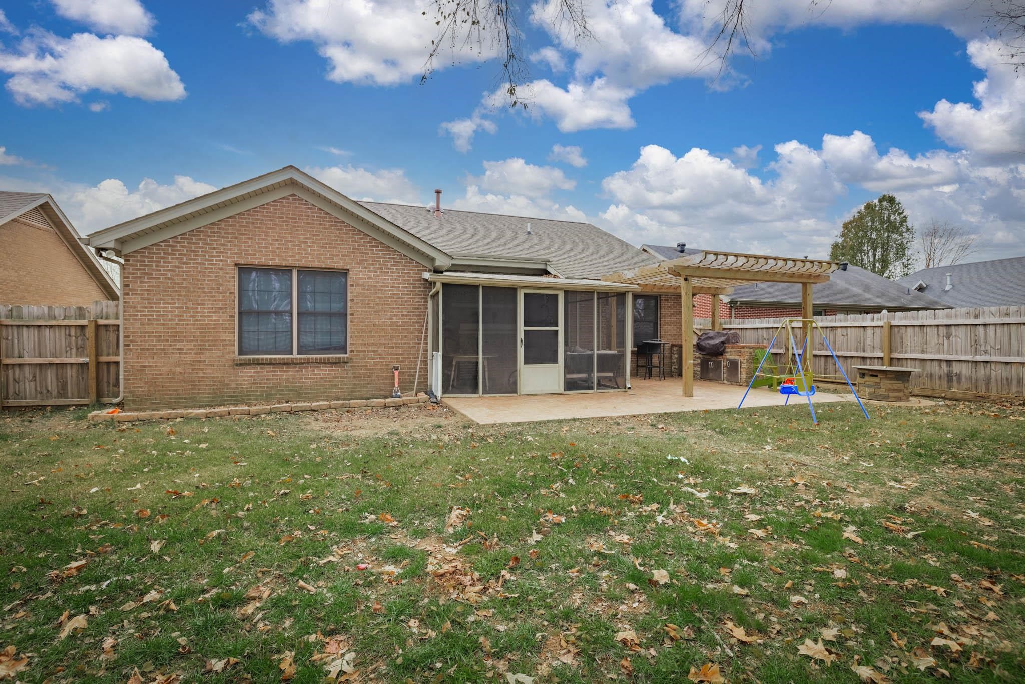 3827 Countryside Drive, Owensboro, Kentucky 42303, 3 Bedrooms Bedrooms, ,2 BathroomsBathrooms,Single Family Residence,For Sale,Countryside Drive,91167