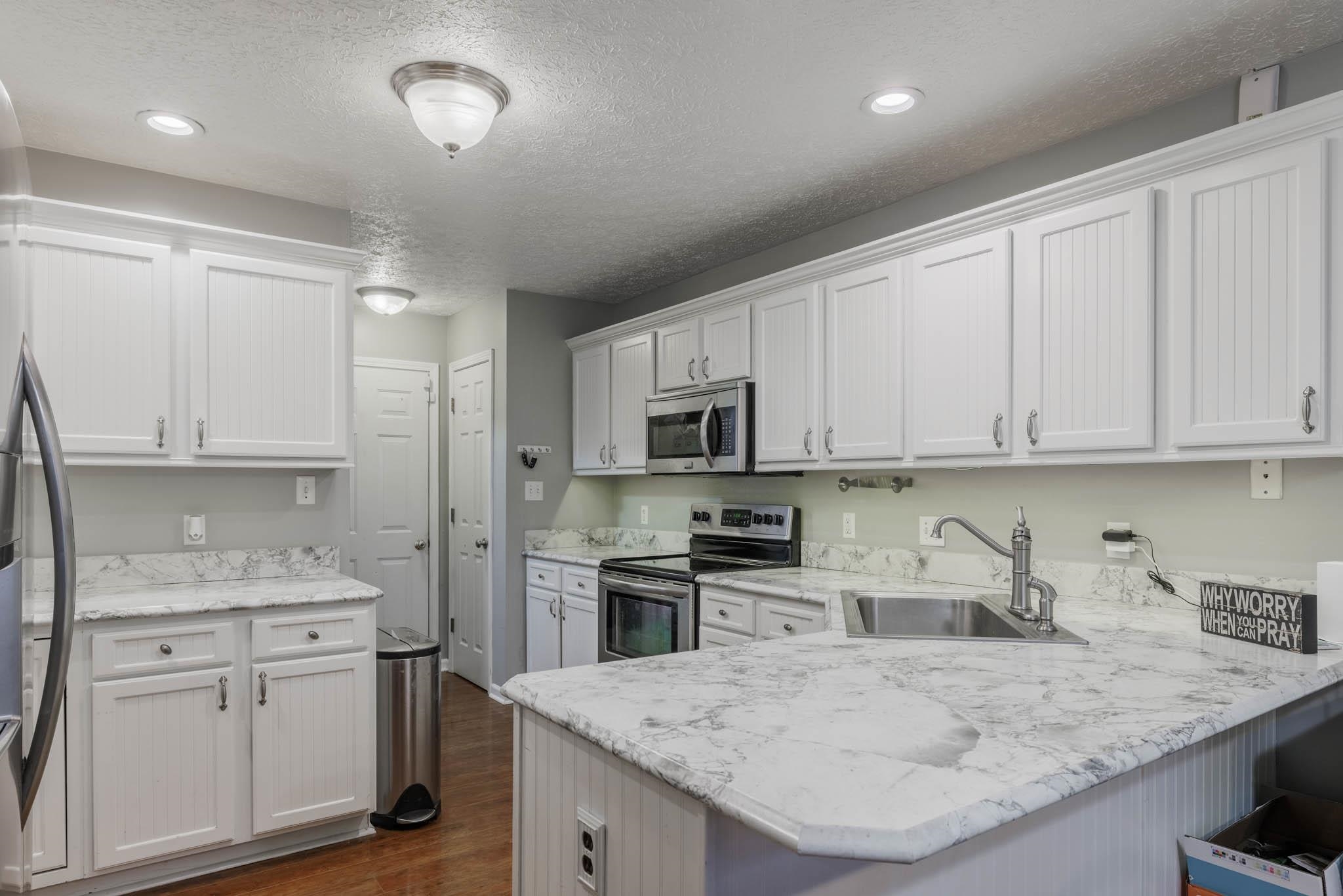 3827 Countryside Drive, Owensboro, Kentucky 42303, 3 Bedrooms Bedrooms, ,2 BathroomsBathrooms,Single Family Residence,For Sale,Countryside Drive,91167