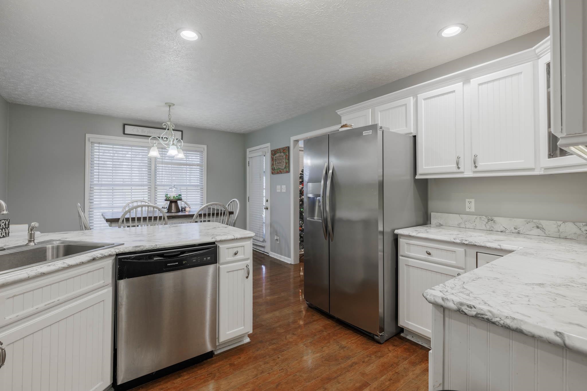 3827 Countryside Drive, Owensboro, Kentucky 42303, 3 Bedrooms Bedrooms, ,2 BathroomsBathrooms,Single Family Residence,For Sale,Countryside Drive,91167