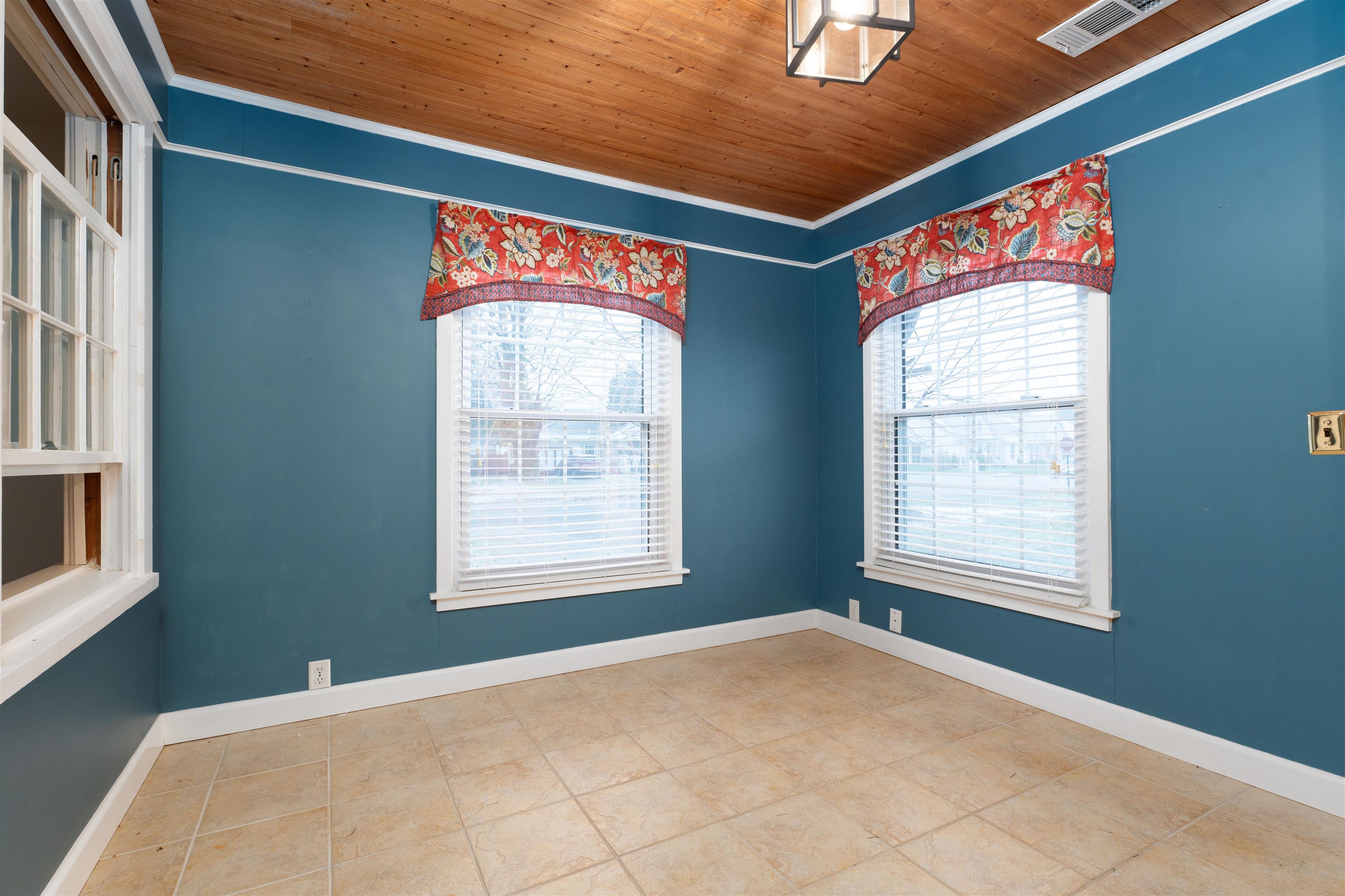 1212 Hill Ave, Owensboro, Kentucky 42301, 4 Bedrooms Bedrooms, ,2 BathroomsBathrooms,Single Family Residence,For Sale,Hill Ave,91175