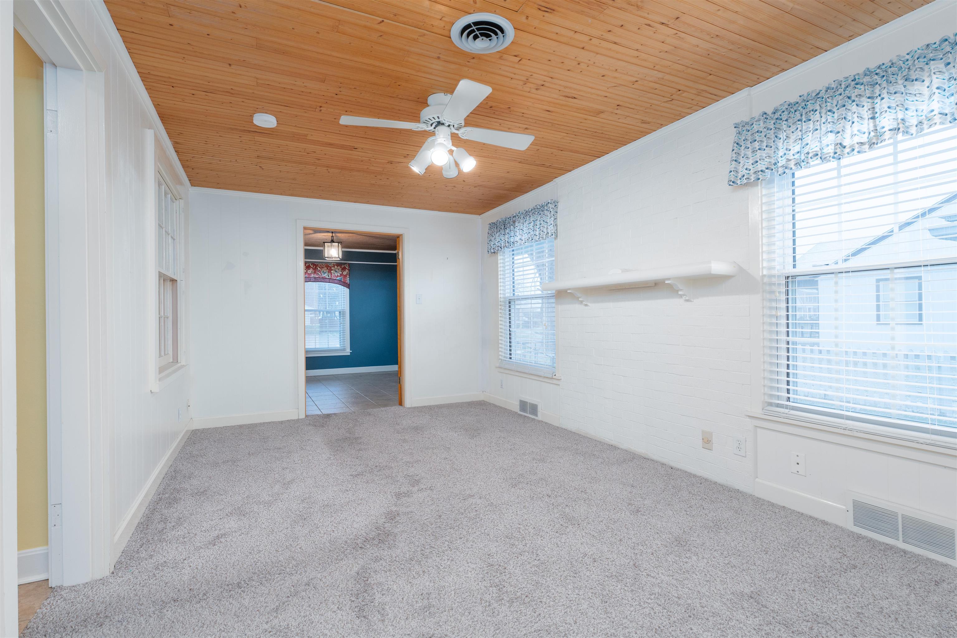 1212 Hill Ave, Owensboro, Kentucky 42301, 4 Bedrooms Bedrooms, ,2 BathroomsBathrooms,Single Family Residence,For Sale,Hill Ave,91175