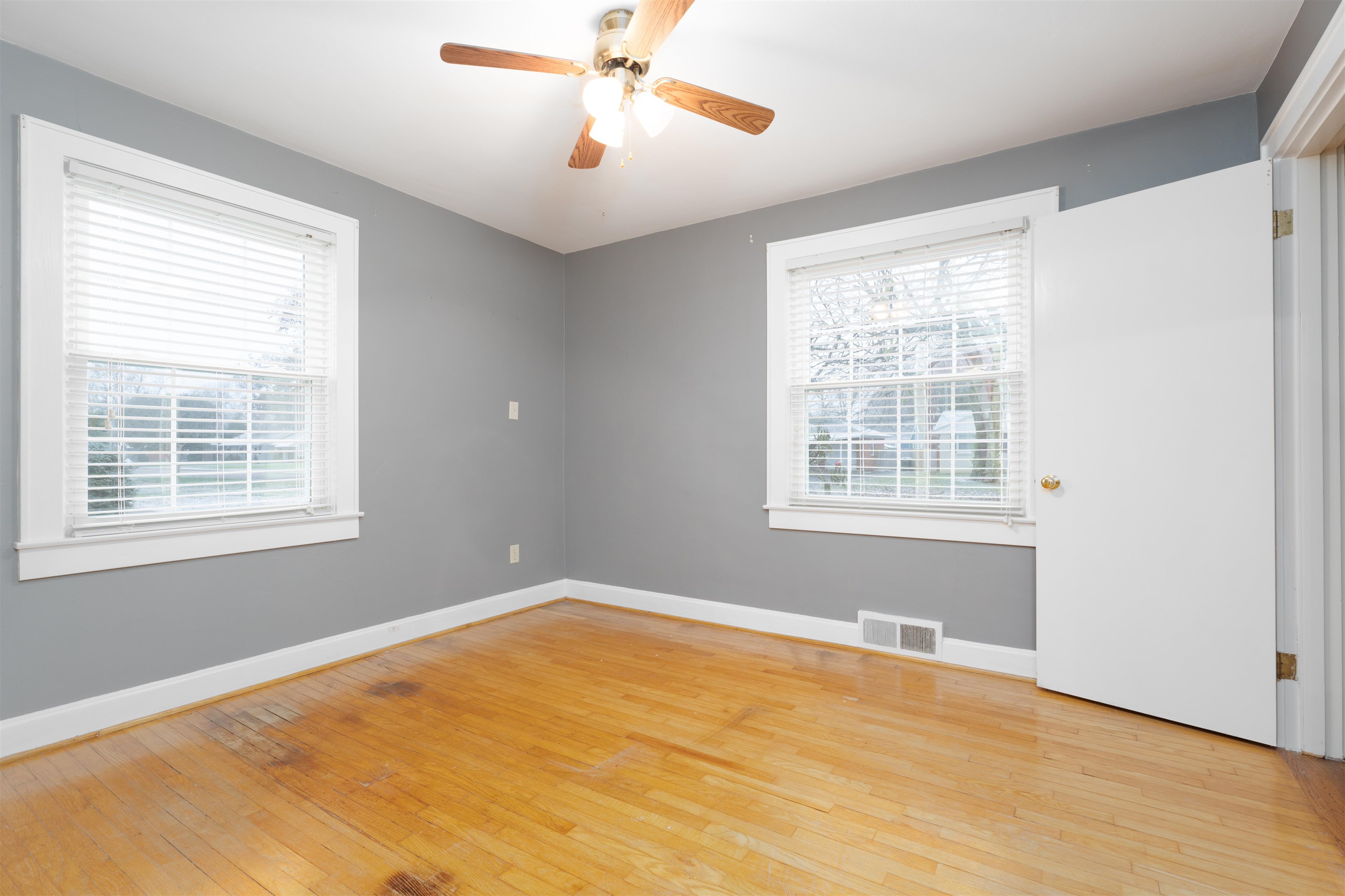 1212 Hill Ave, Owensboro, Kentucky 42301, 4 Bedrooms Bedrooms, ,2 BathroomsBathrooms,Single Family Residence,For Sale,Hill Ave,91175