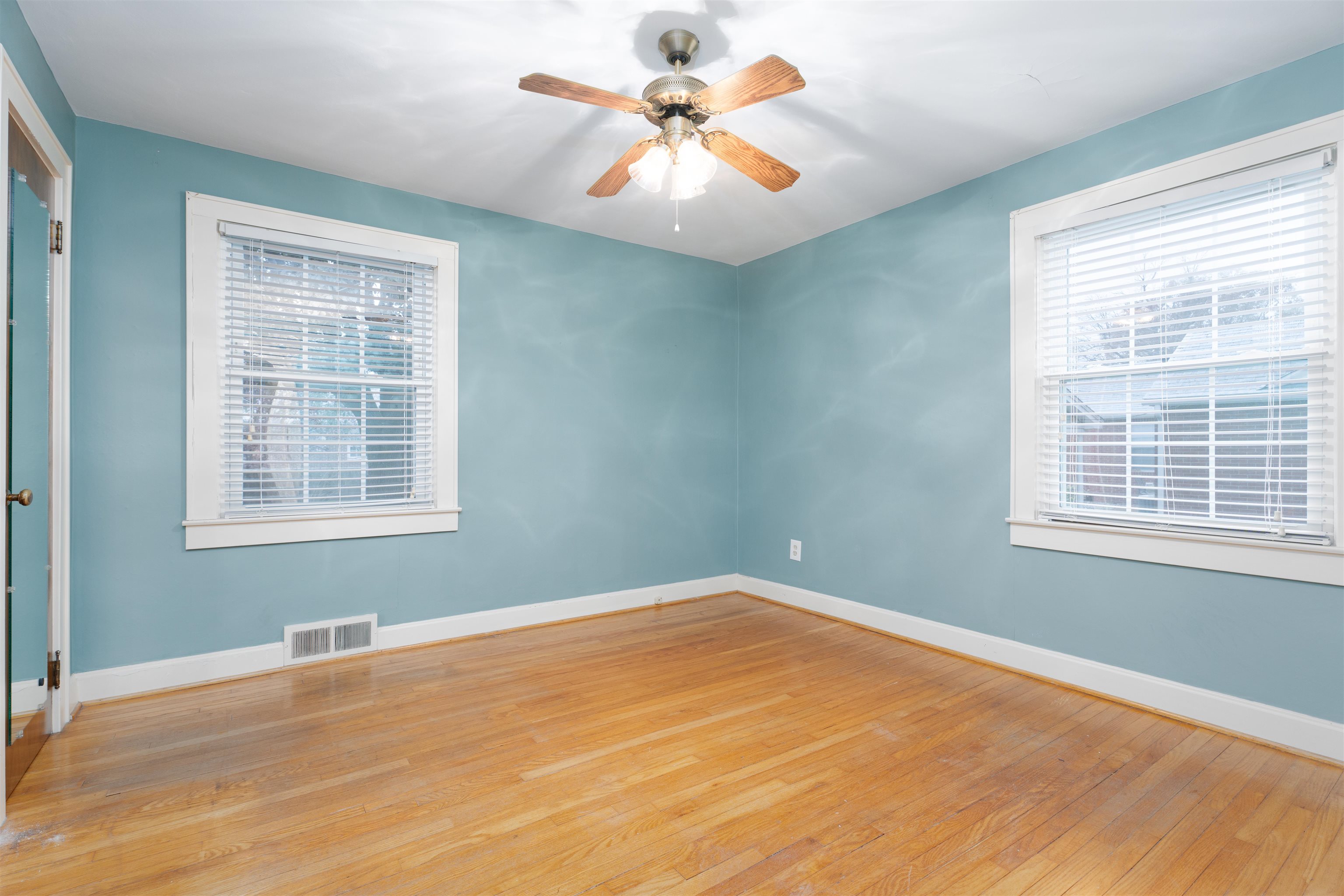 1212 Hill Ave, Owensboro, Kentucky 42301, 4 Bedrooms Bedrooms, ,2 BathroomsBathrooms,Single Family Residence,For Sale,Hill Ave,91175