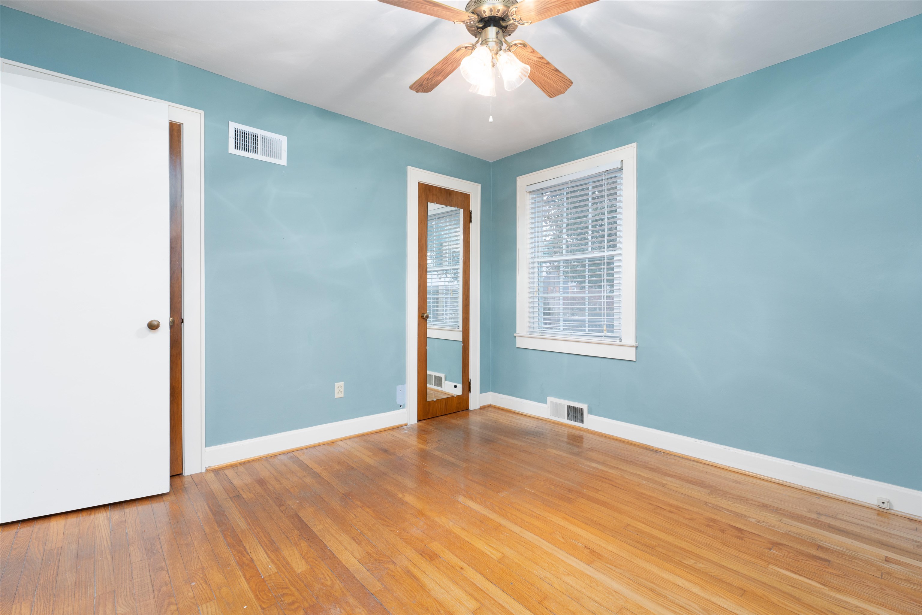 1212 Hill Ave, Owensboro, Kentucky 42301, 4 Bedrooms Bedrooms, ,2 BathroomsBathrooms,Single Family Residence,For Sale,Hill Ave,91175