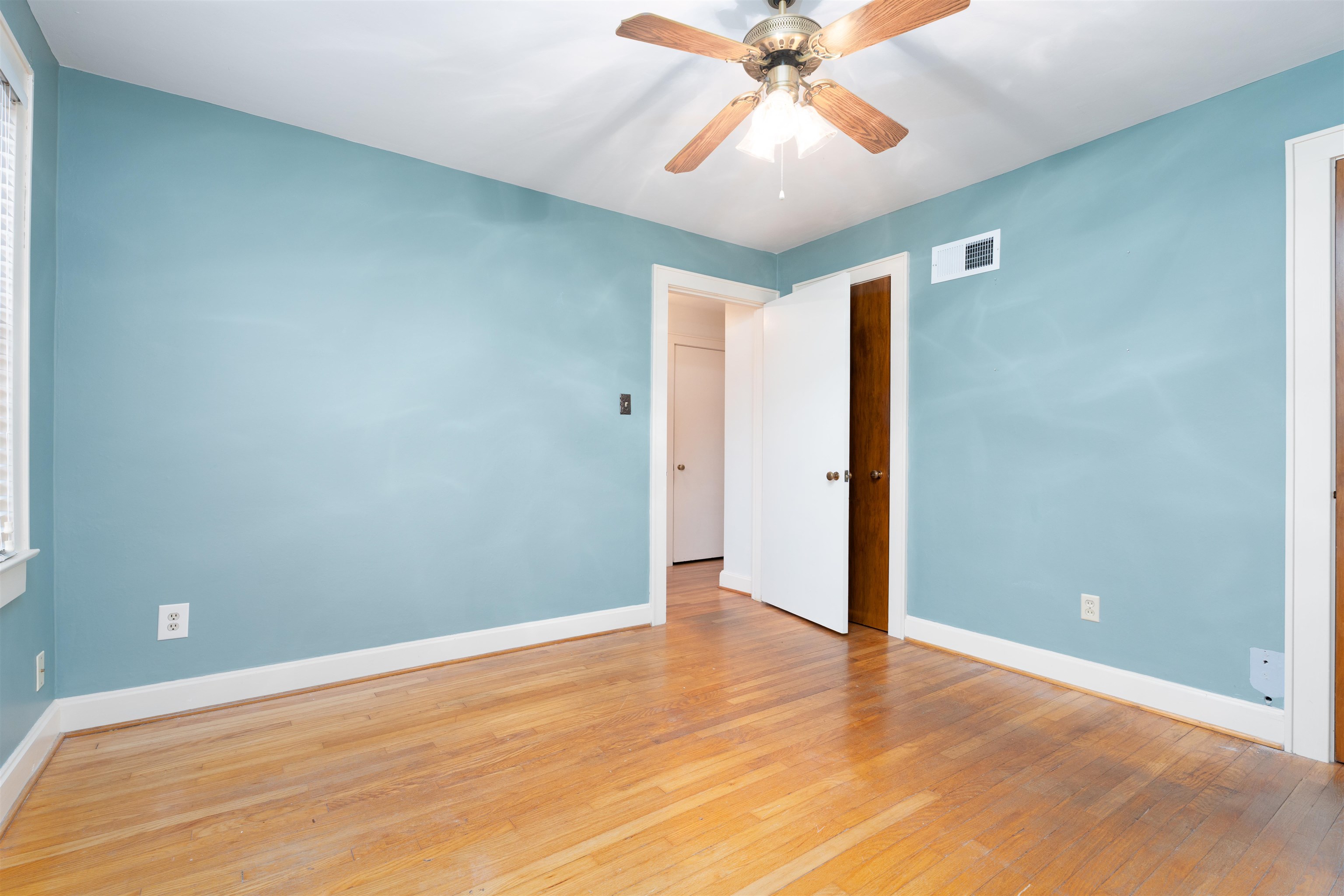1212 Hill Ave, Owensboro, Kentucky 42301, 4 Bedrooms Bedrooms, ,2 BathroomsBathrooms,Single Family Residence,For Sale,Hill Ave,91175
