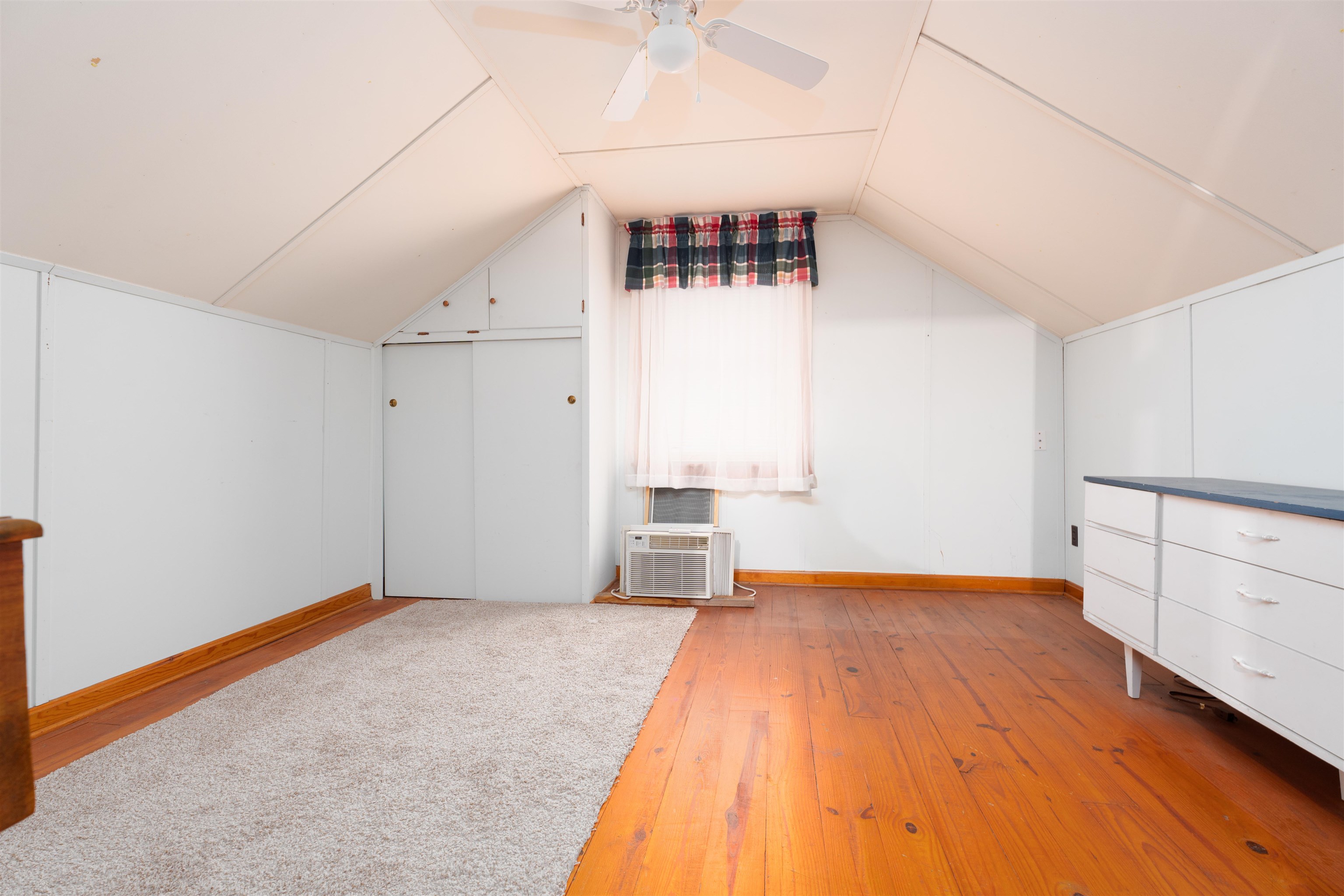 1212 Hill Ave, Owensboro, Kentucky 42301, 4 Bedrooms Bedrooms, ,2 BathroomsBathrooms,Single Family Residence,For Sale,Hill Ave,91175