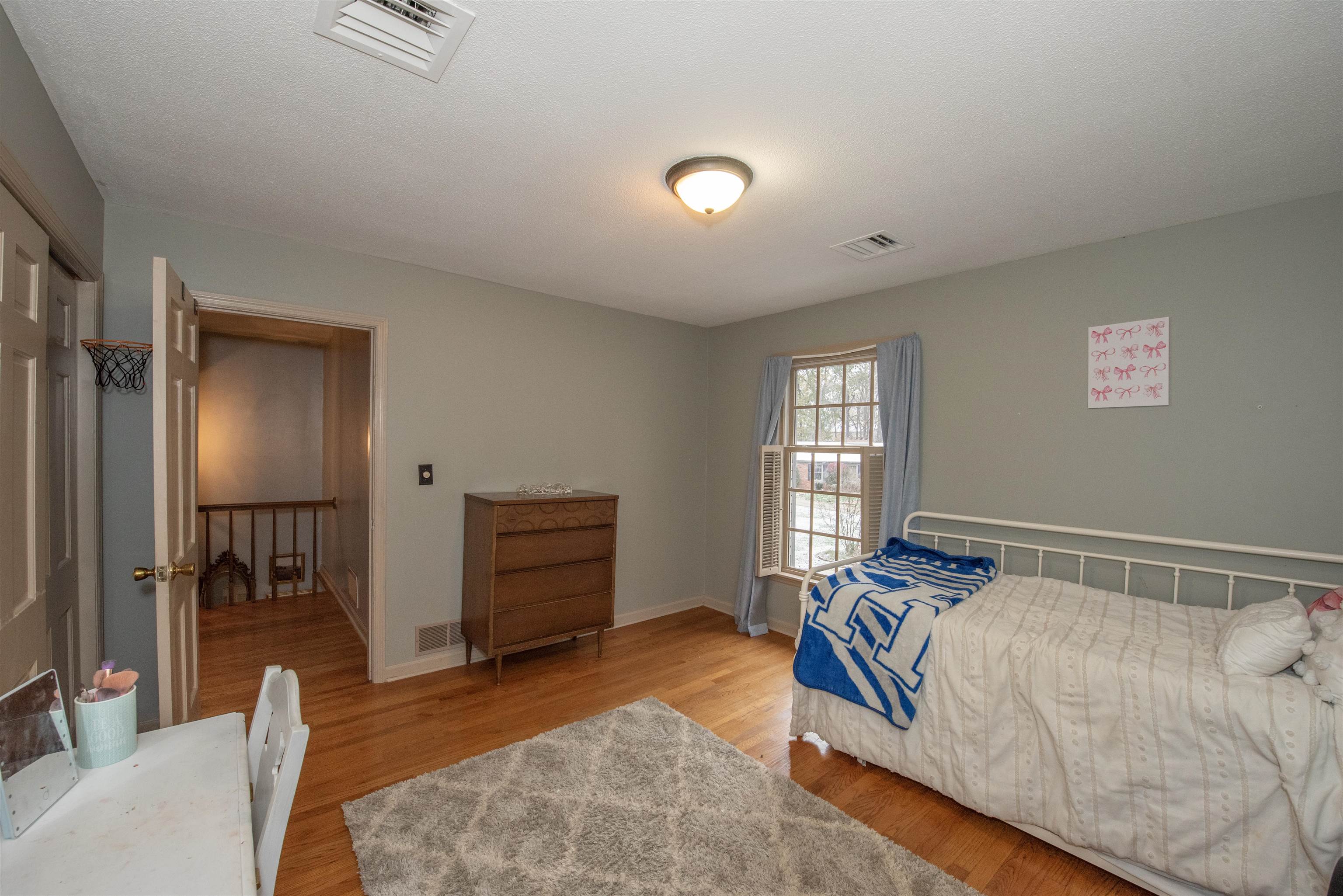 1104 Hickory, Owensboro, Kentucky 42303, 3 Bedrooms Bedrooms, ,2 BathroomsBathrooms,Single Family Residence,For Sale,Hickory,91177
